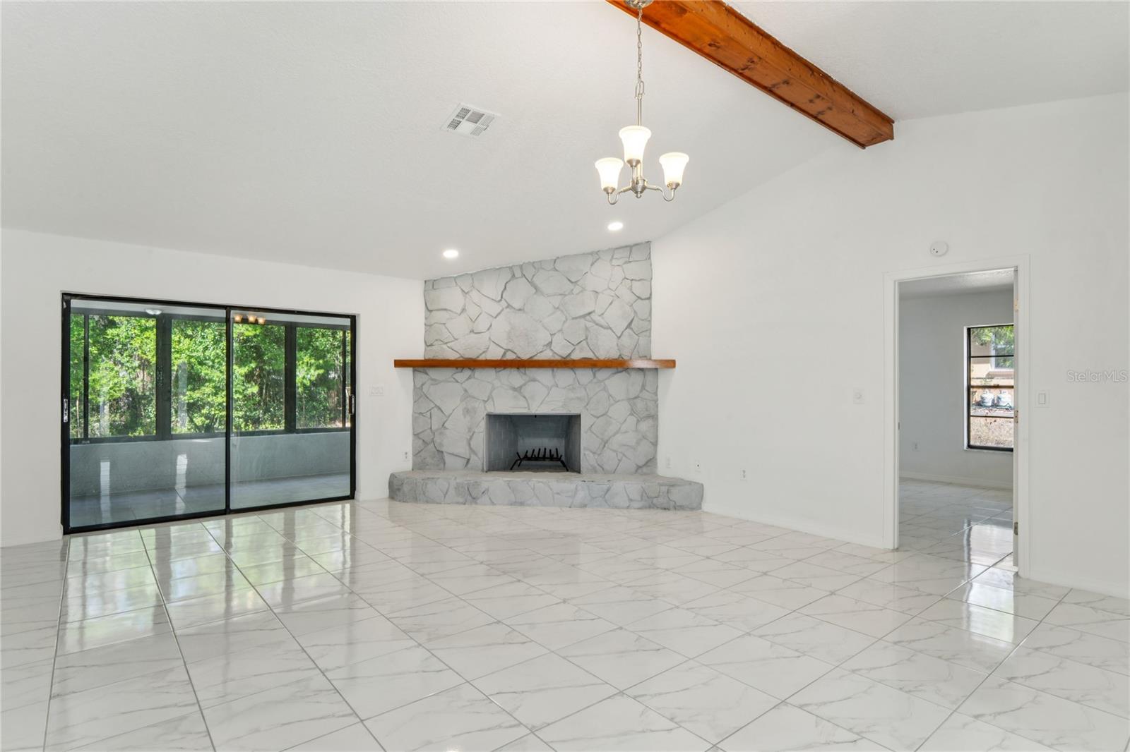 Image 4 of 39 For 10237 Carrin Road