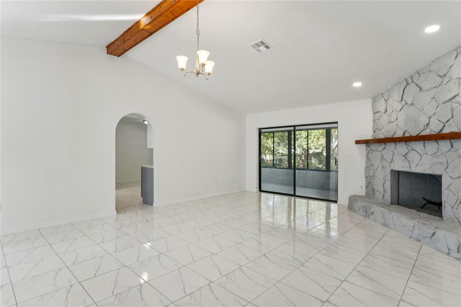 Image 5 of 39 For 10237 Carrin Road