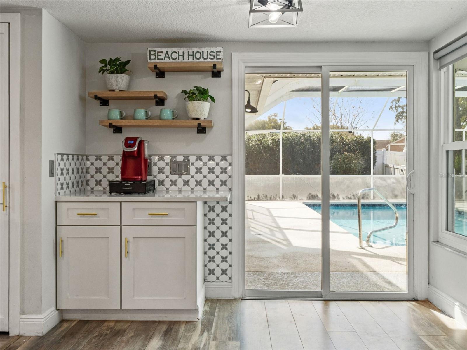 Listing photo id 10 for 8222 Rhanbuoy Road