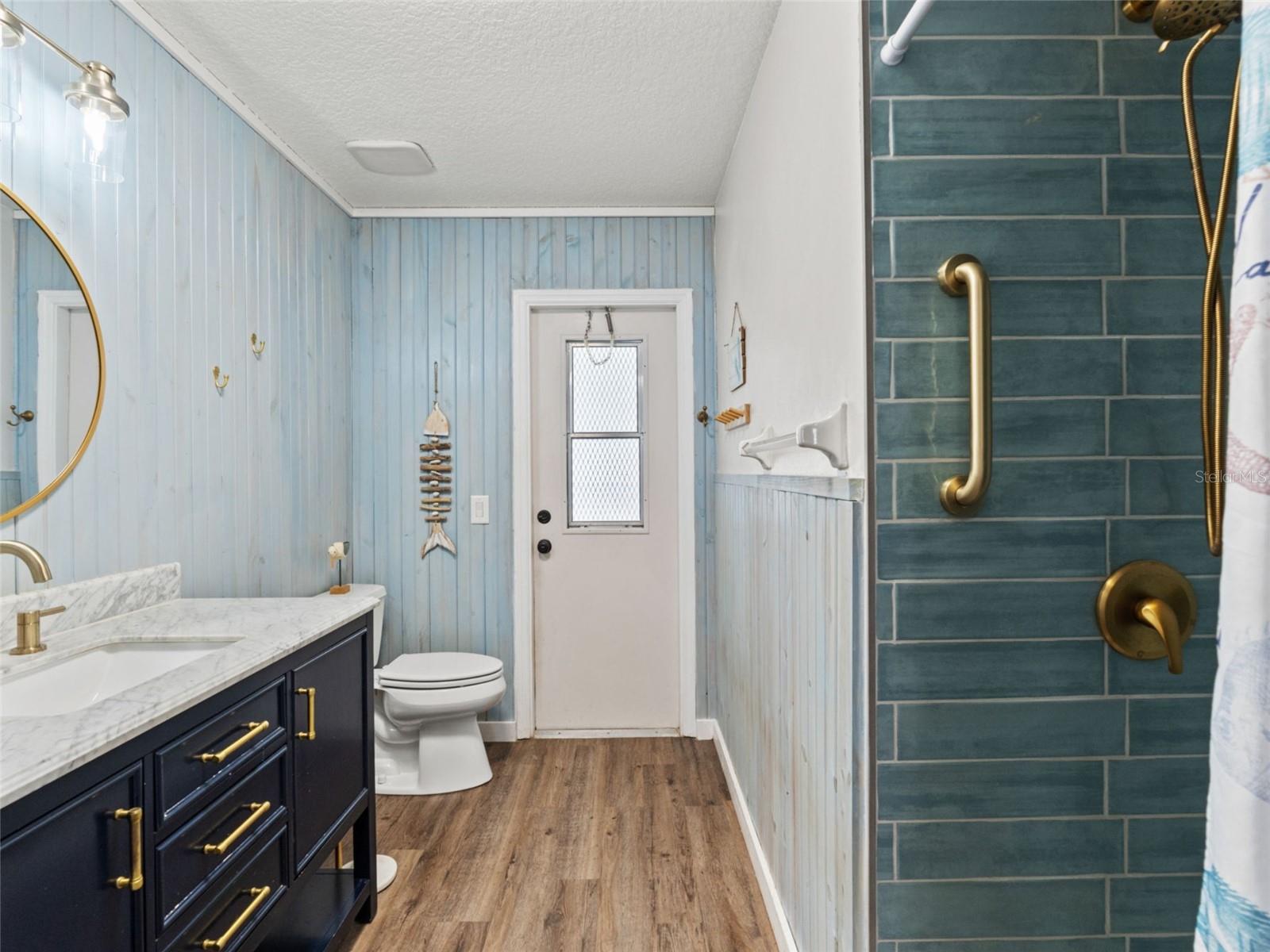 Listing photo id 17 for 8222 Rhanbuoy Road