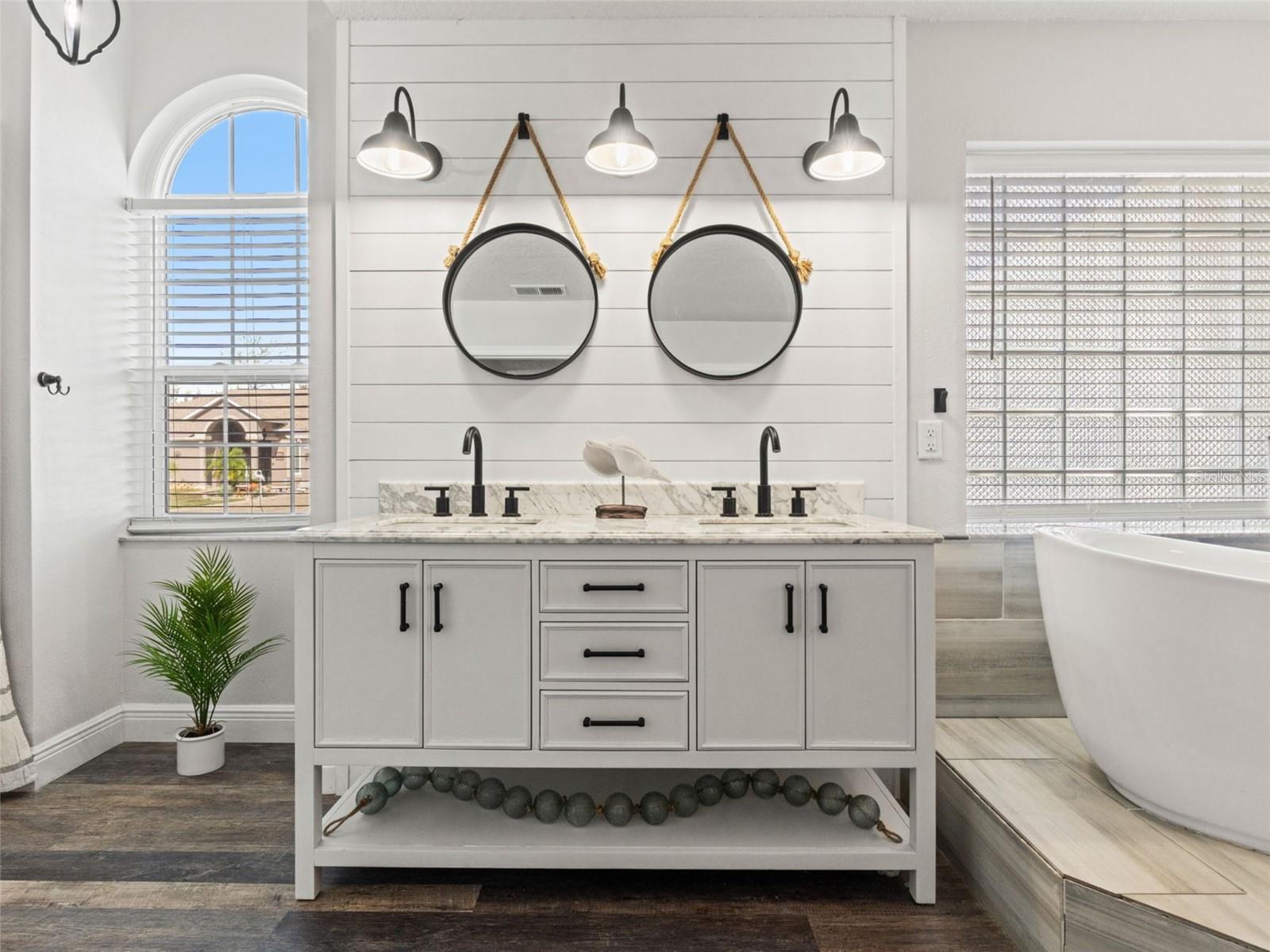 Listing photo id 27 for 8222 Rhanbuoy Road