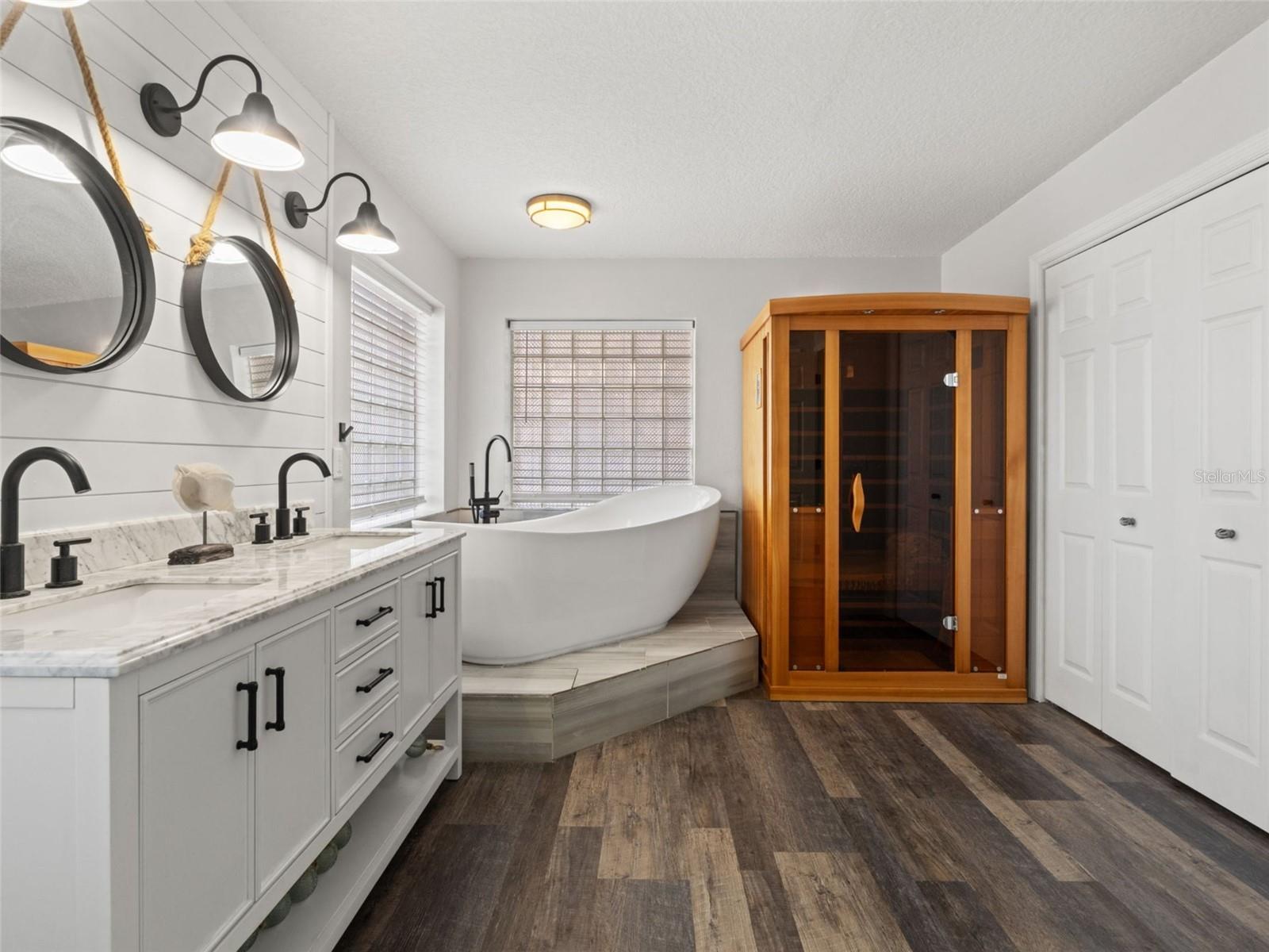 Listing photo id 28 for 8222 Rhanbuoy Road