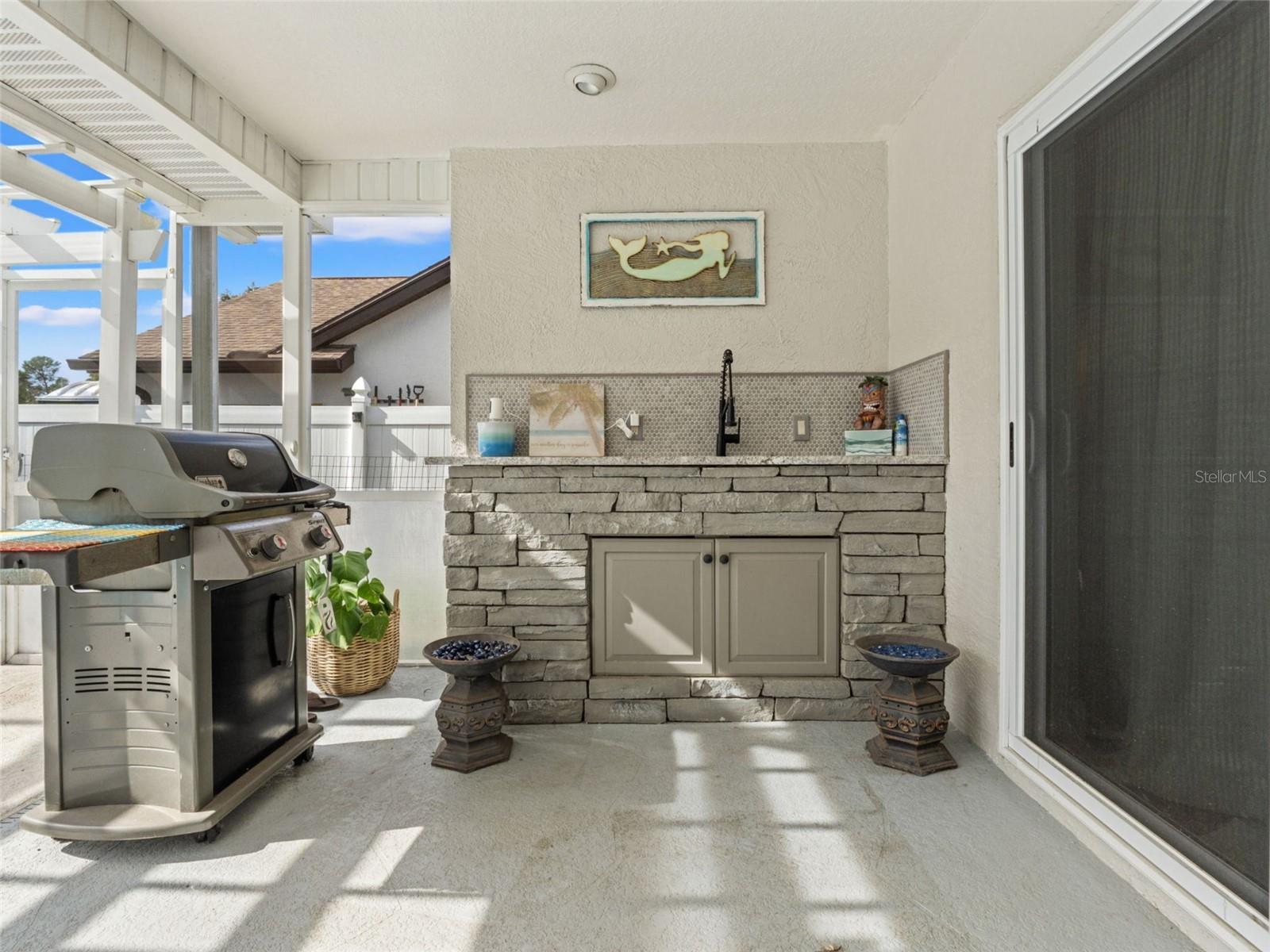 Listing photo id 32 for 8222 Rhanbuoy Road