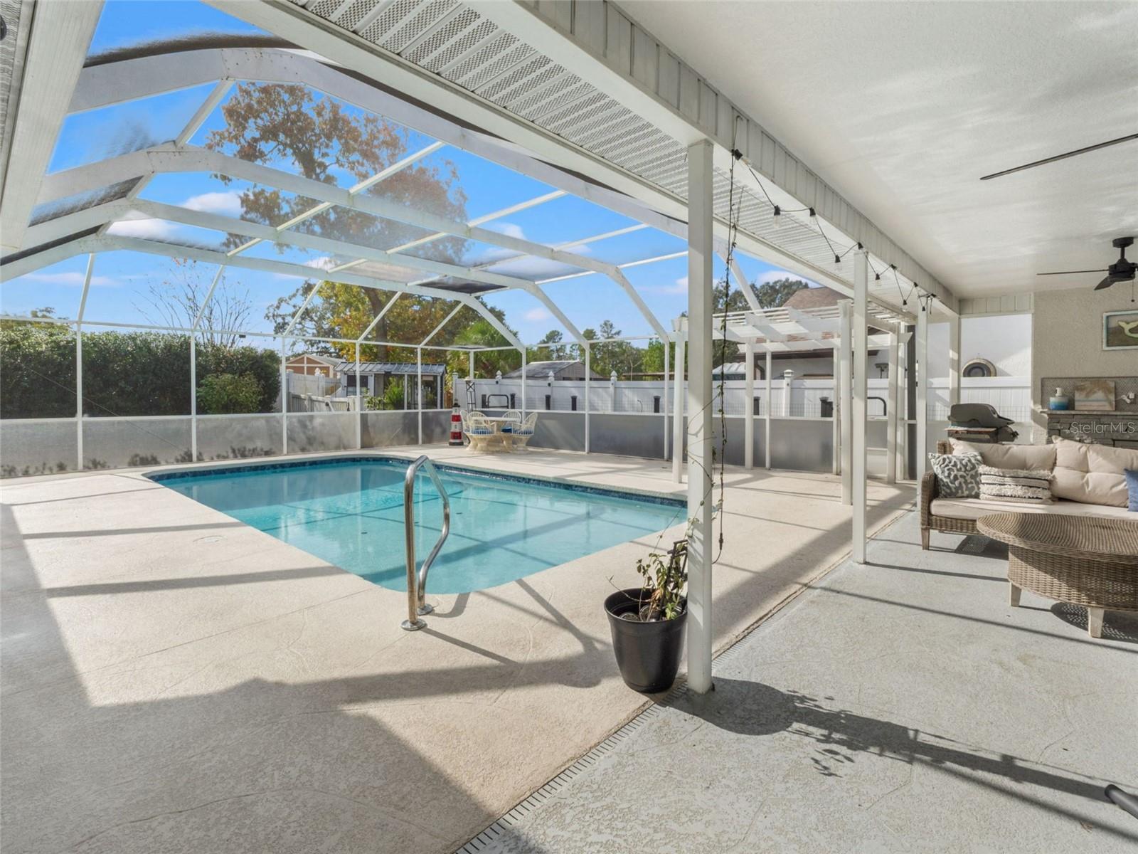 Listing photo id 33 for 8222 Rhanbuoy Road