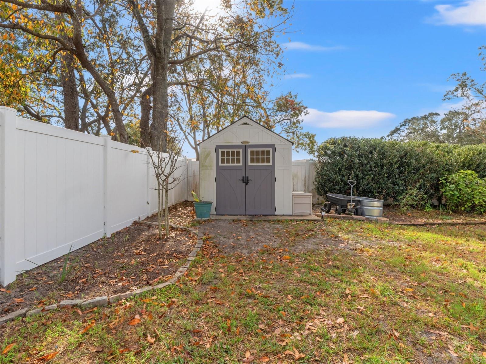 Listing photo id 35 for 8222 Rhanbuoy Road