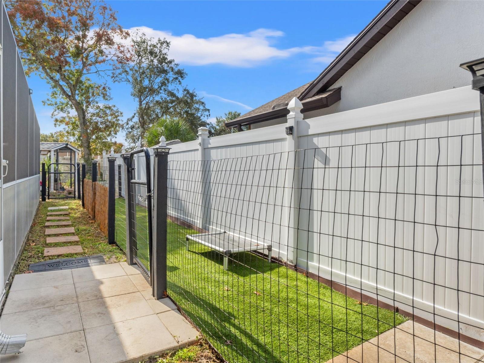 Listing photo id 36 for 8222 Rhanbuoy Road