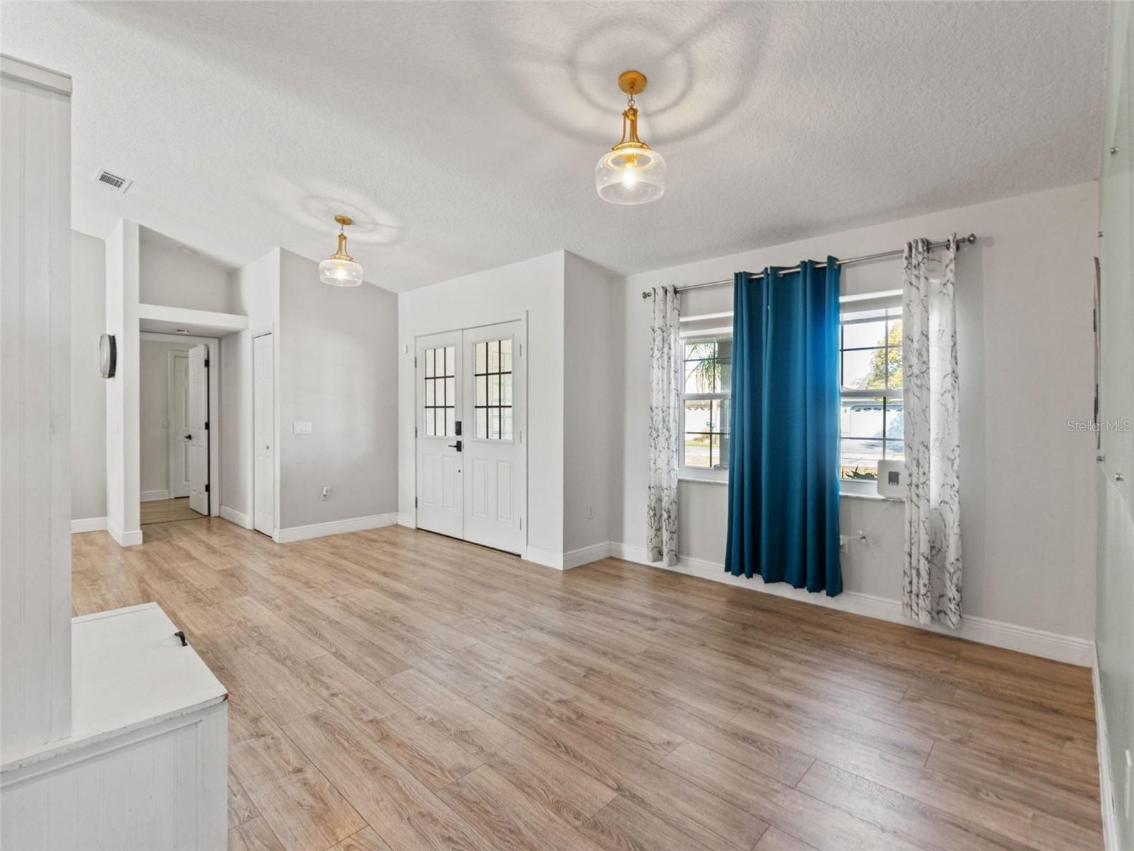 Listing photo id 3 for 8222 Rhanbuoy Road