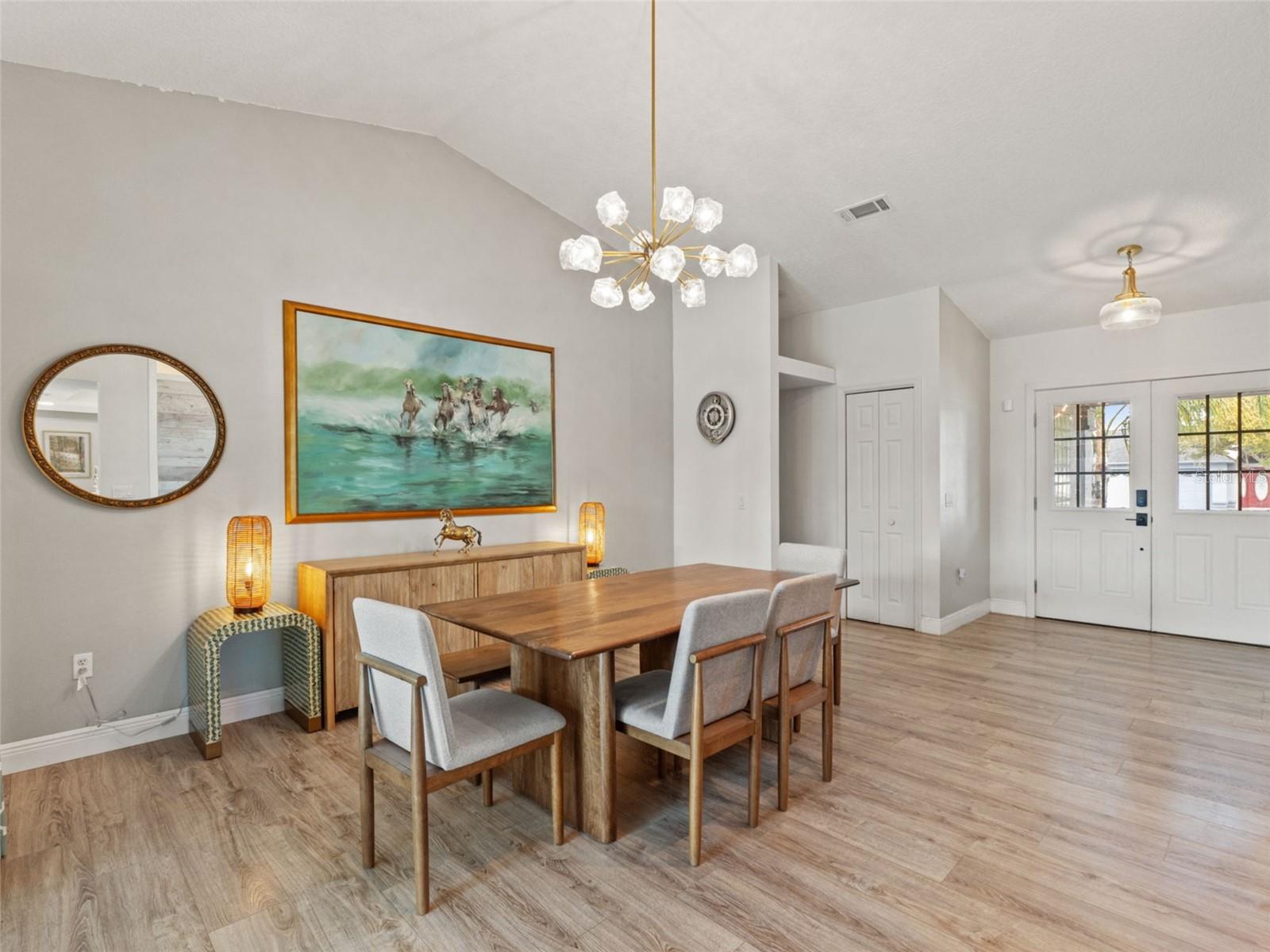 Listing photo id 4 for 8222 Rhanbuoy Road