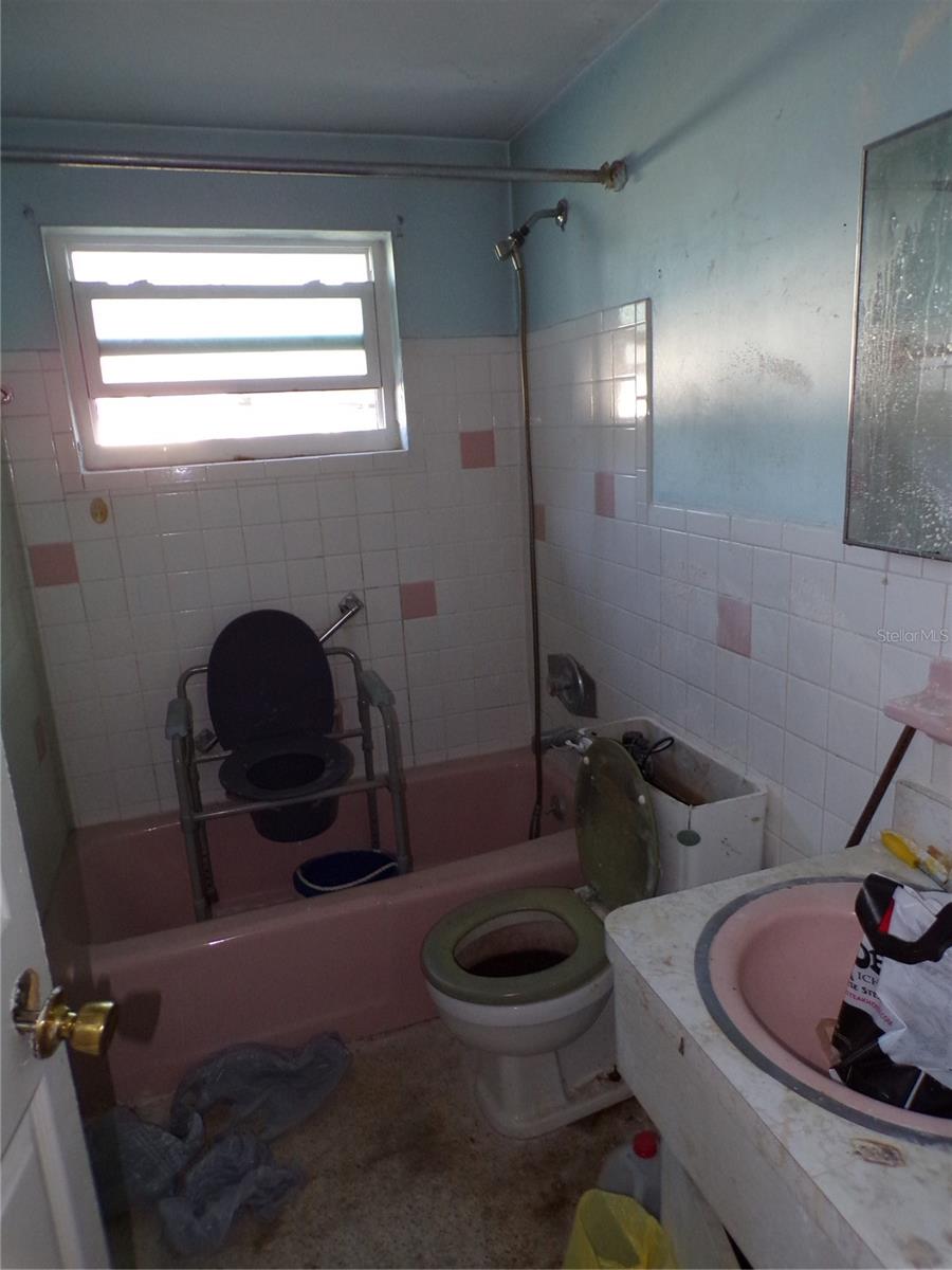 Image 20 of 27 For 3706 Berkshire Street