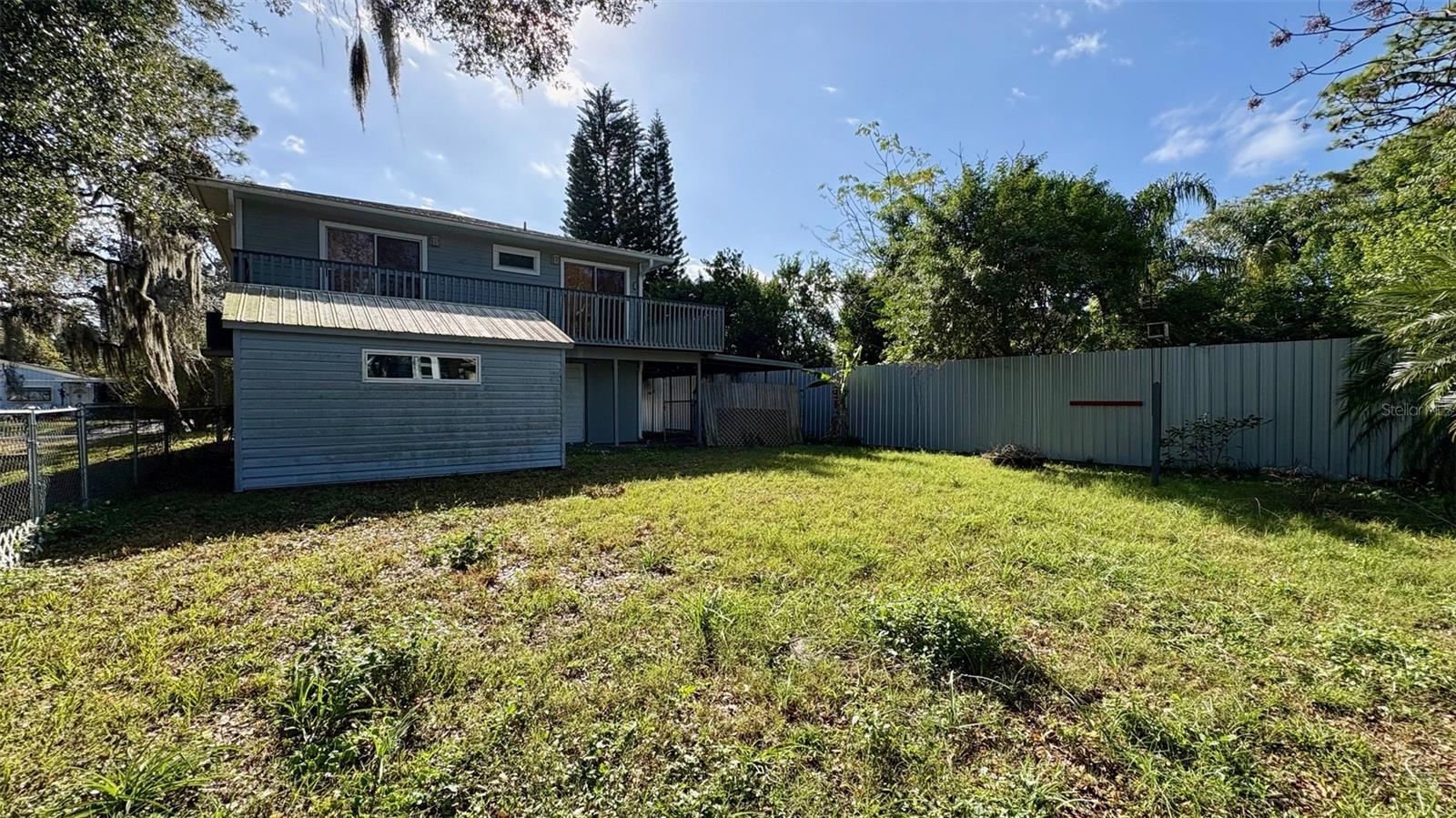 Listing photo id 2 for 7815 Butler Avenue