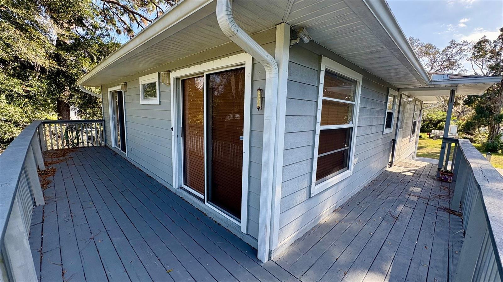 Listing photo id 3 for 7815 Butler Avenue