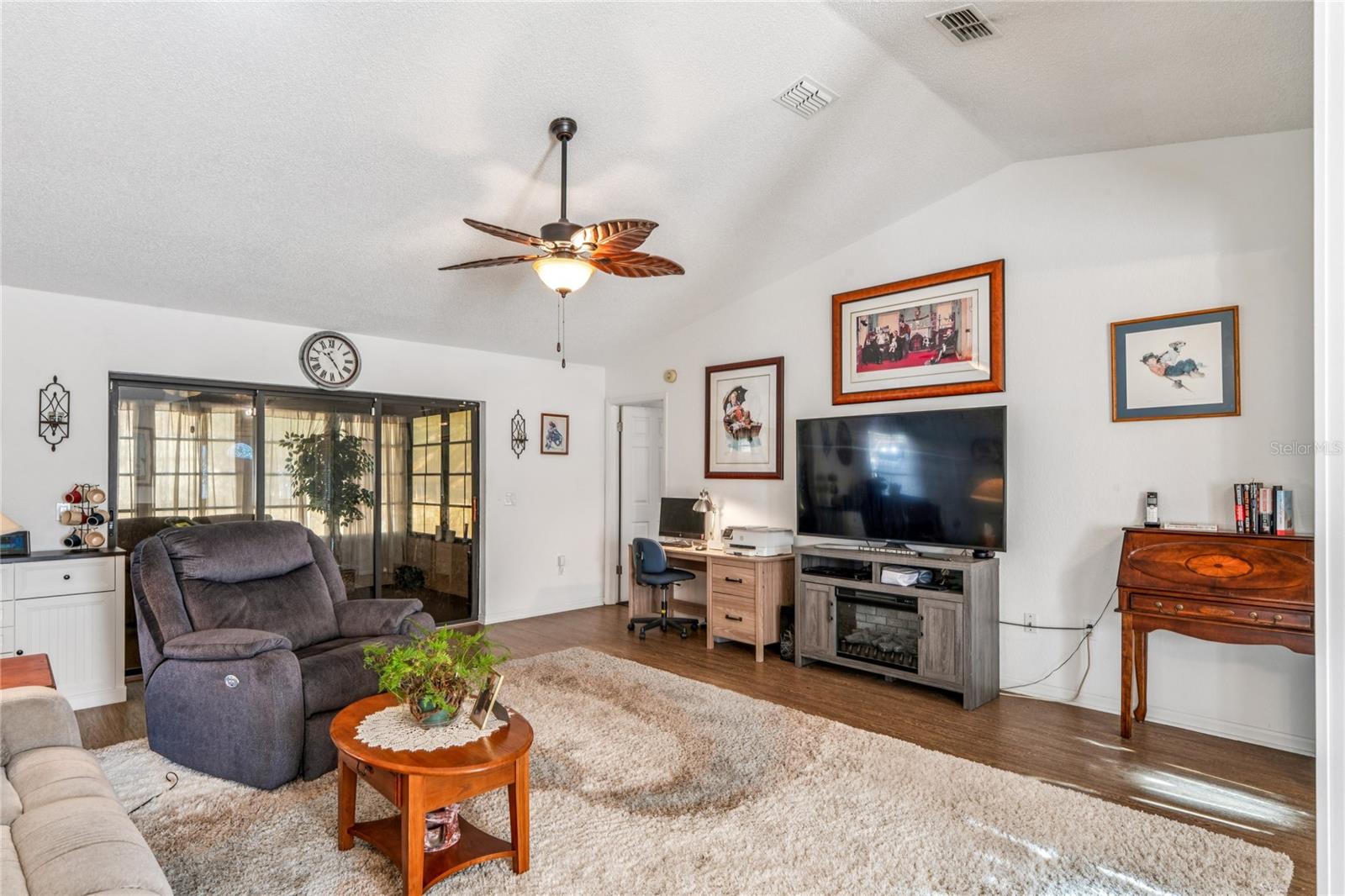 Image 5 of 64 For 4527 Goldcoast Avenue