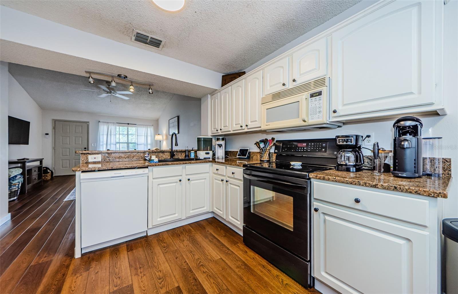 Image 11 of 60 For 7807 Hardwick Drive 123