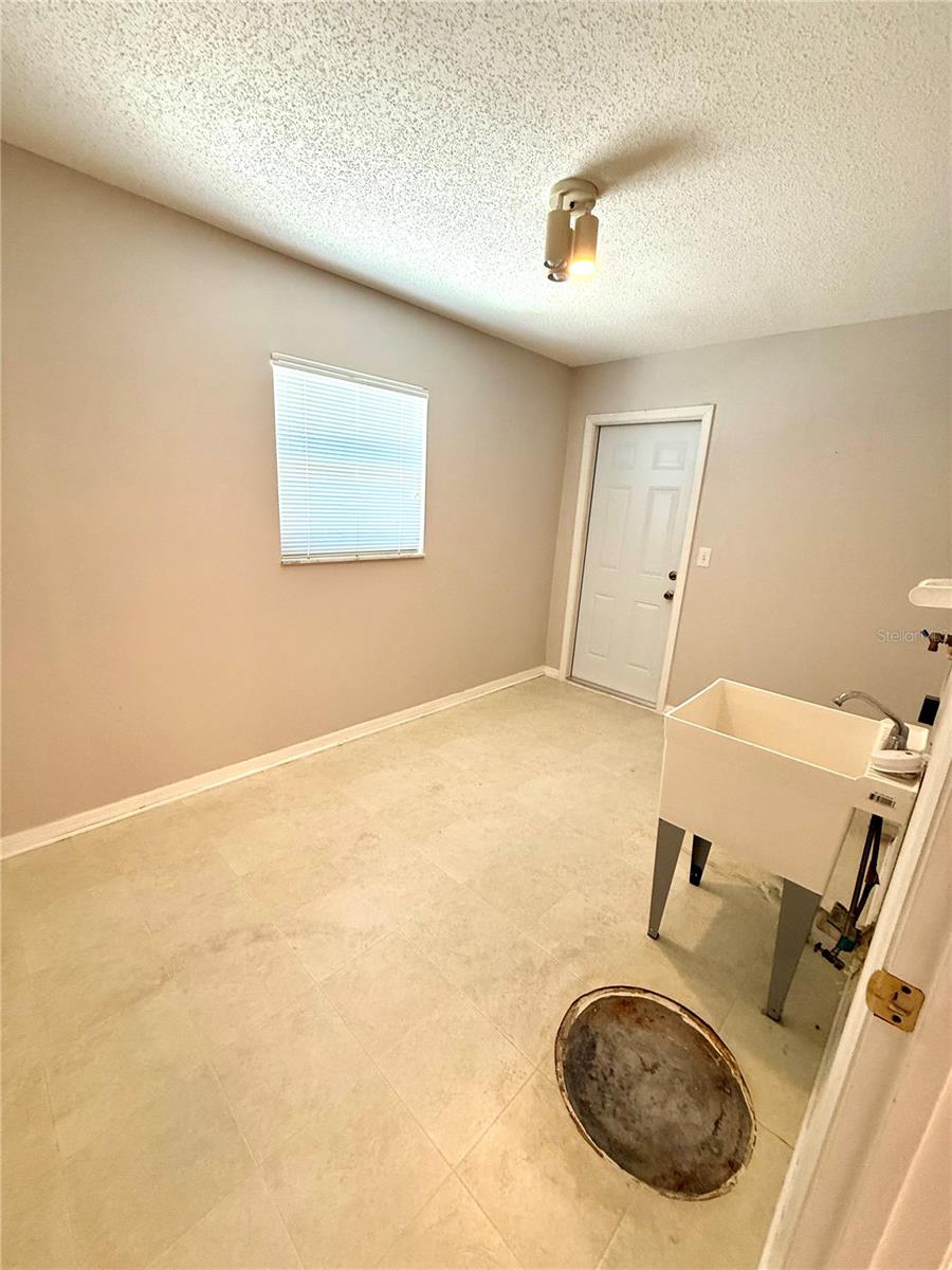 Image 22 of 27 For 657 Fort Duquesna Drive