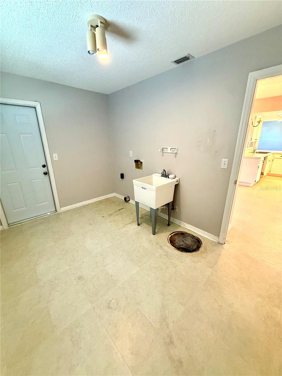 Image 23 of 27 For 657 Fort Duquesna Drive