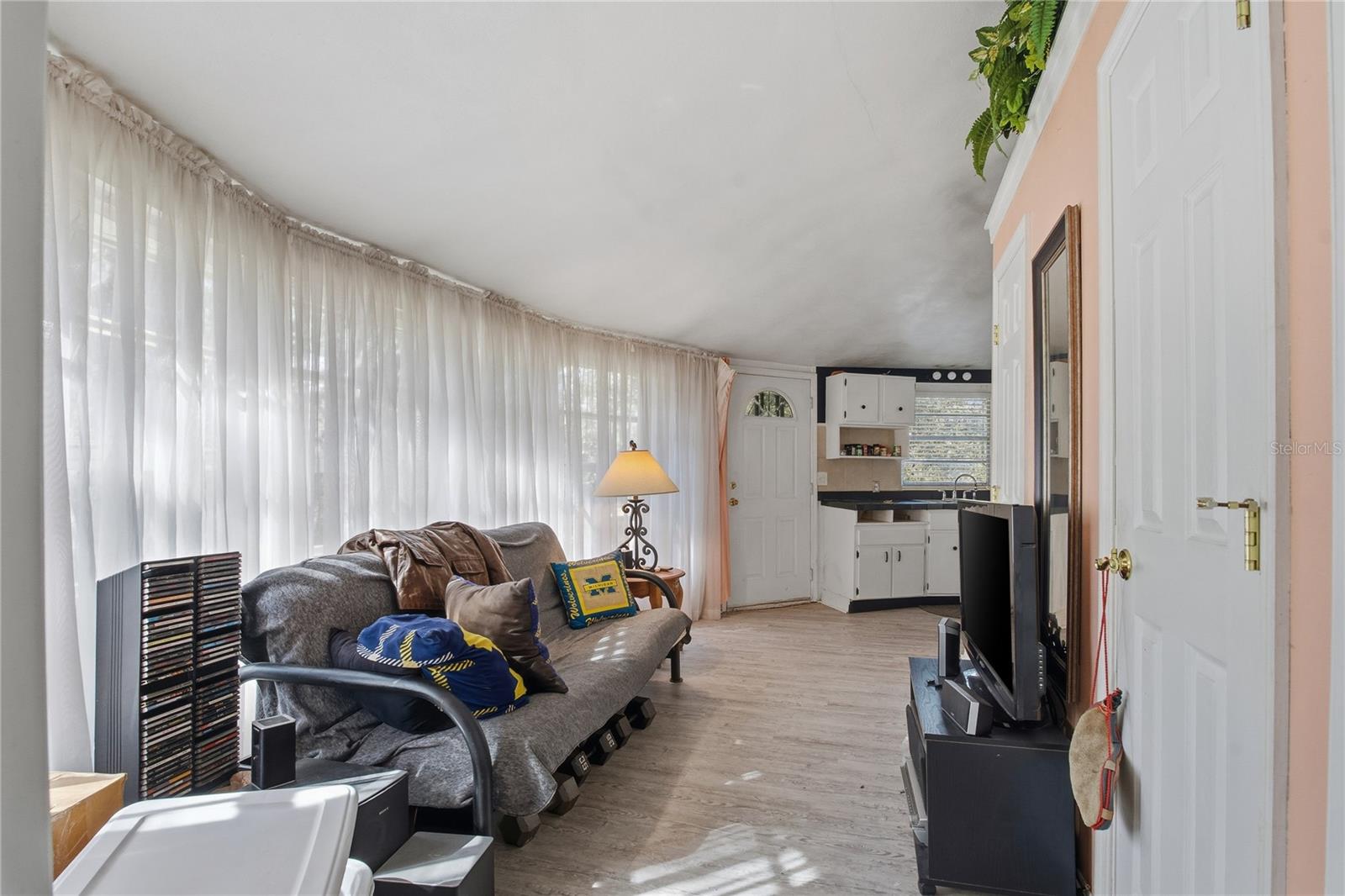 Listing photo id 13 for 11130 Chicago Avenue