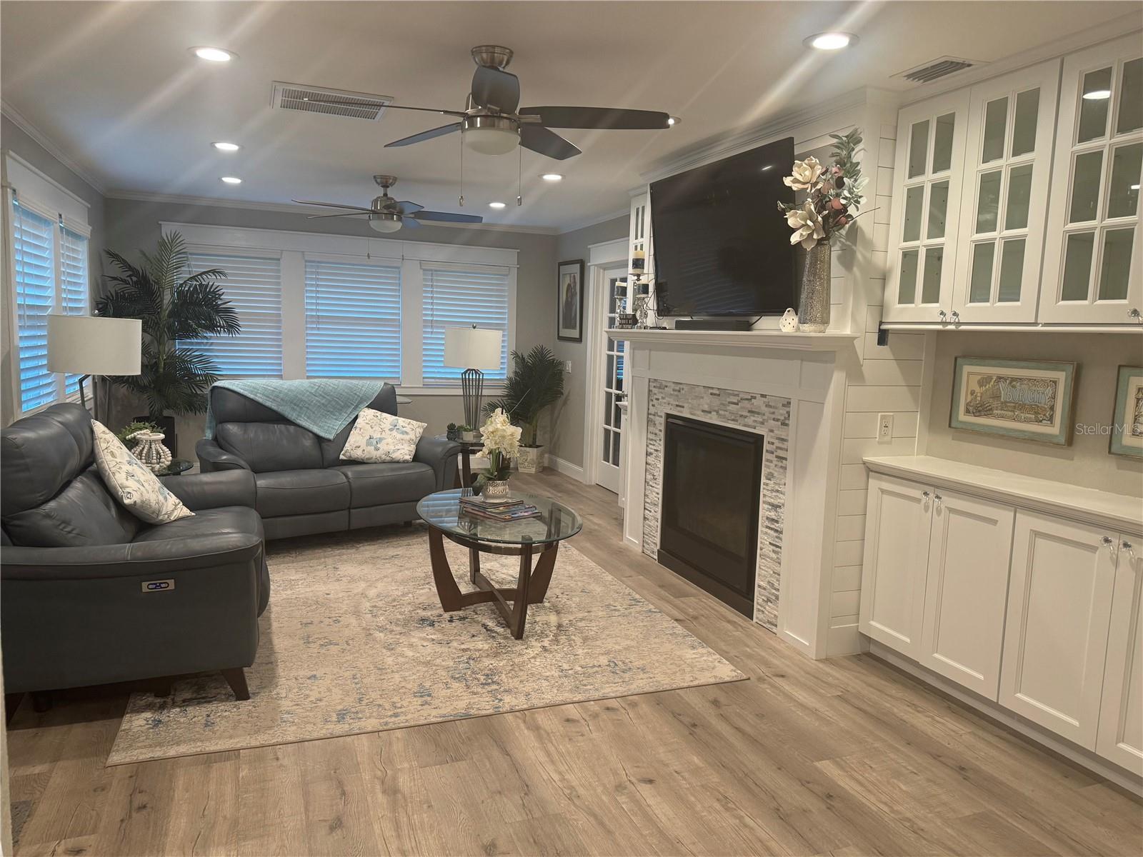 Image 5 of 12 For 7504 Grand Boulevard