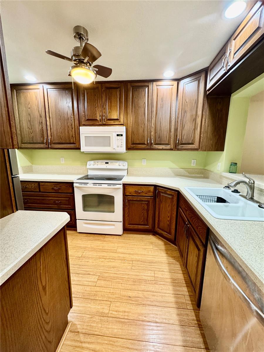 Image 3 of 20 For 7 Moser Court N