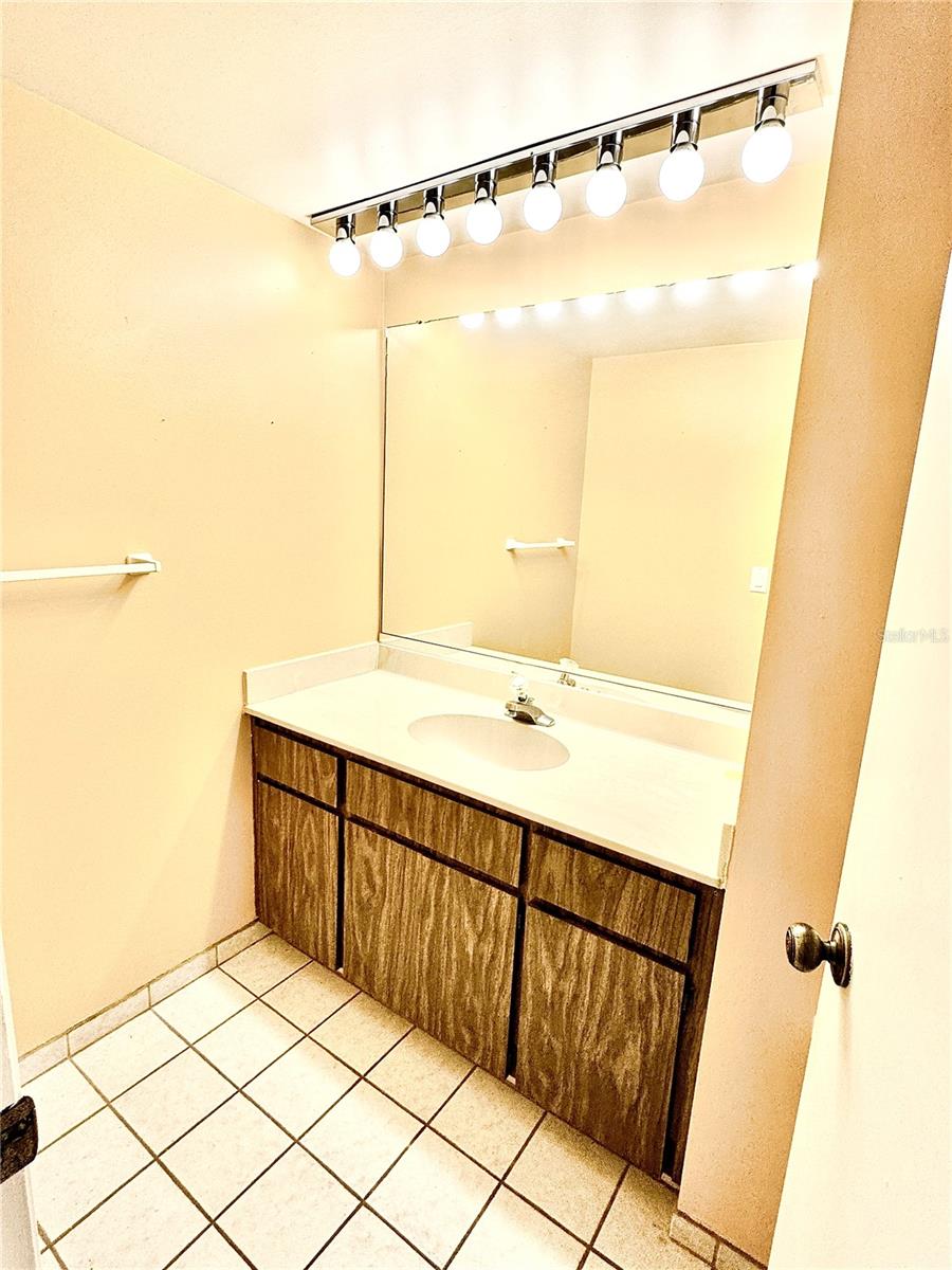 Image 8 of 20 For 7 Moser Court N