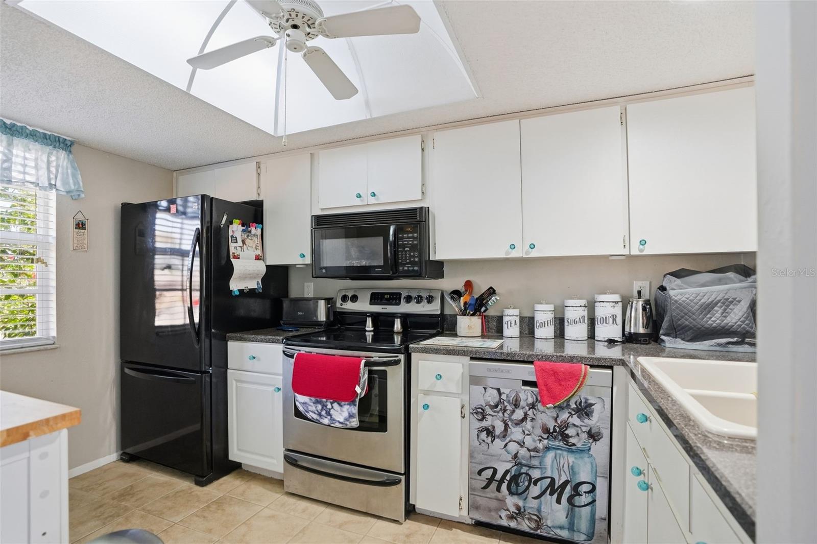 Listing photo id 8 for 11203 Pembridge Court 1