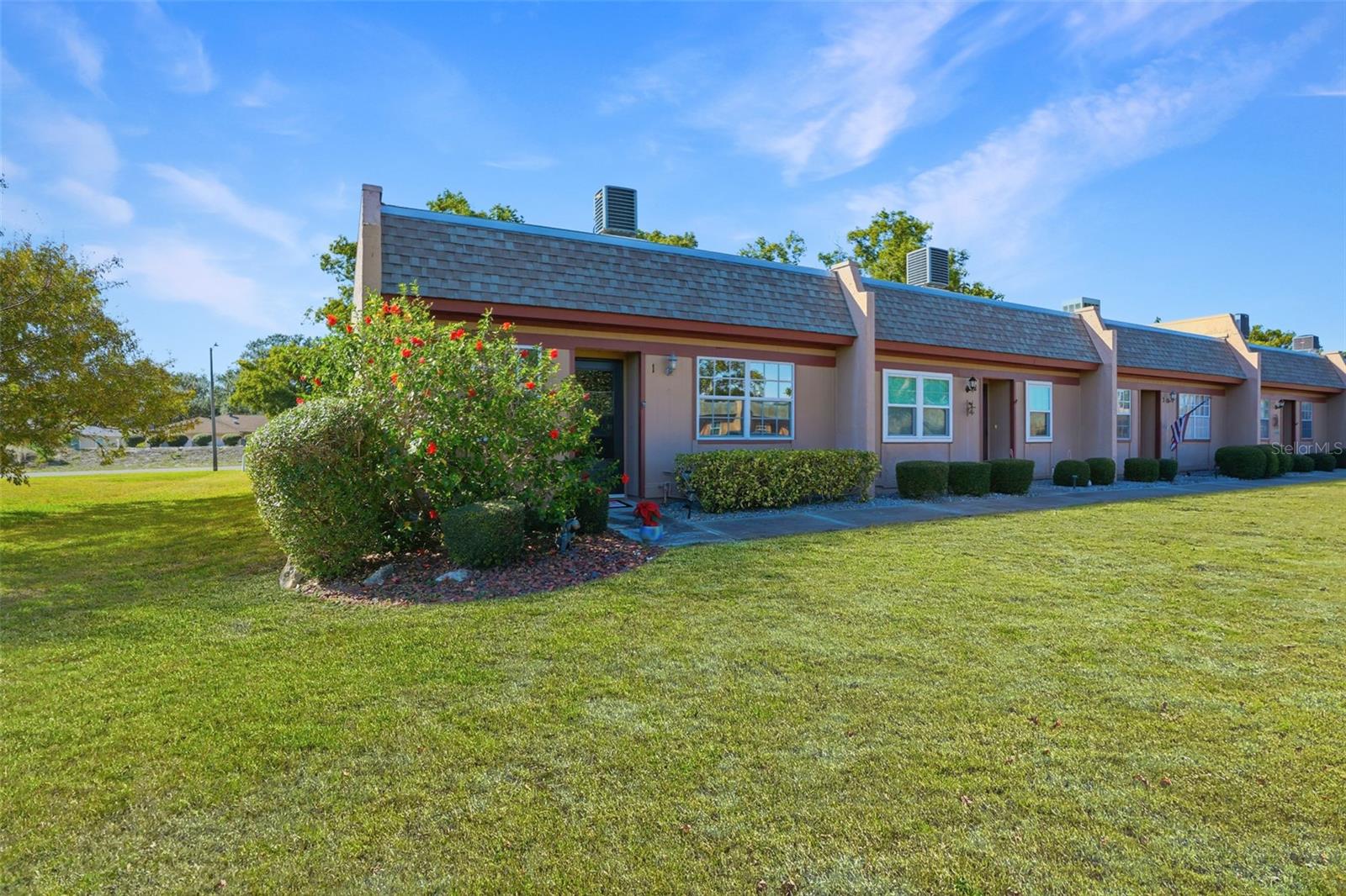 Listing photo id 0 for 11203 Pembridge Court 1