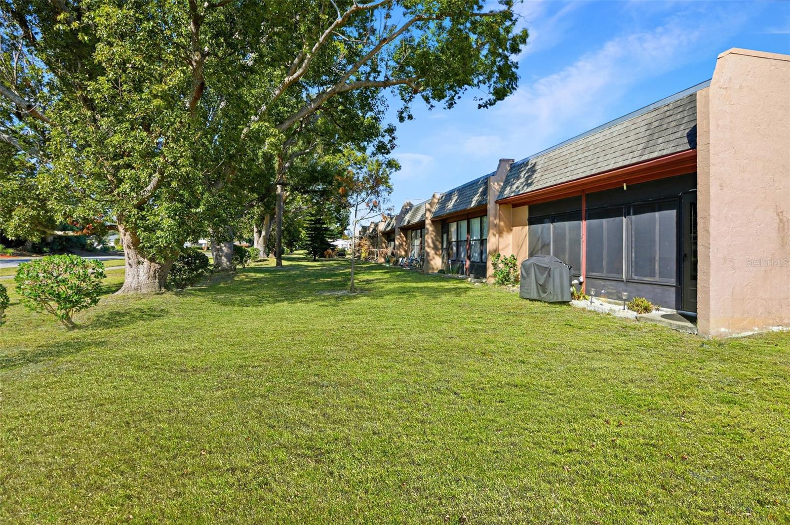 Listing photo id 19 for 11203 Pembridge Court 1