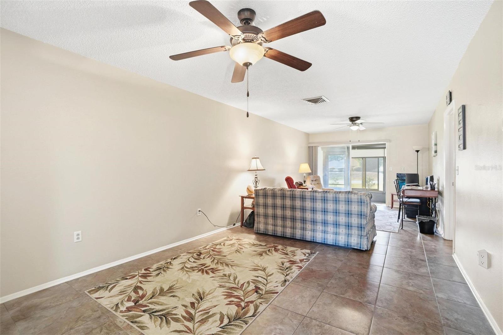 Listing photo id 5 for 11203 Pembridge Court 1