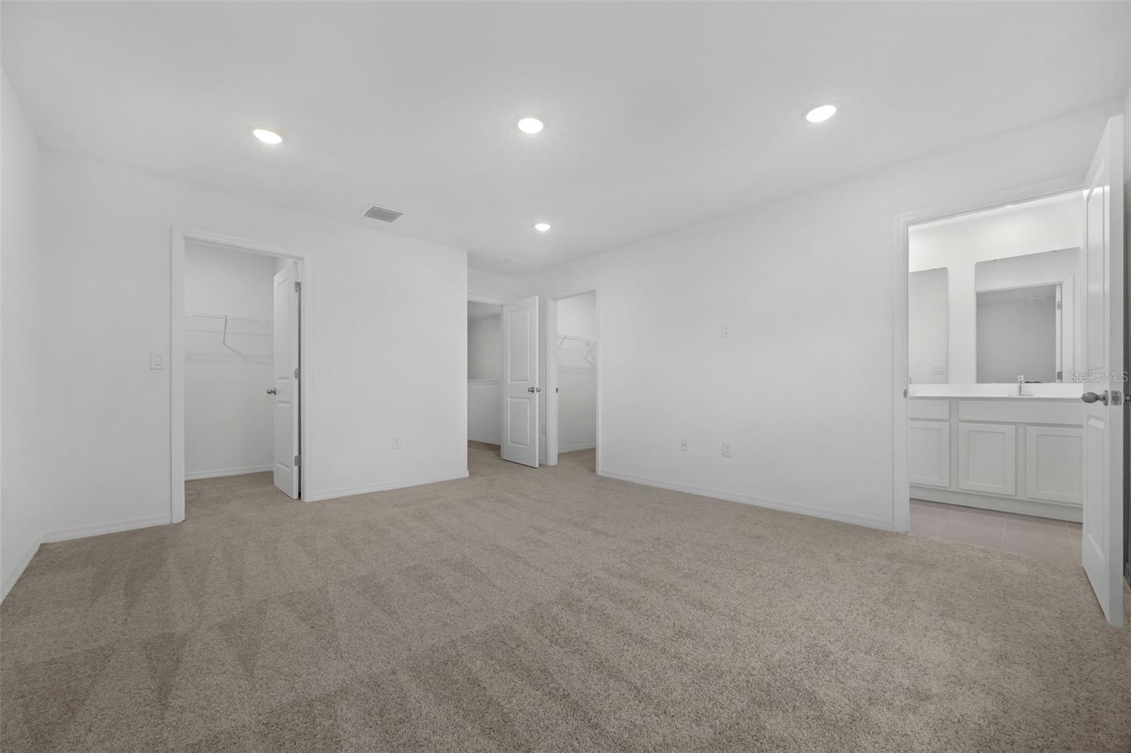 Image 18 of 40 For 725 Maple Oak Drive