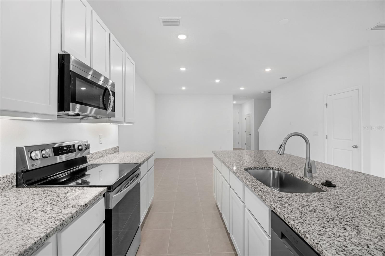 Image 7 of 40 For 725 Maple Oak Drive