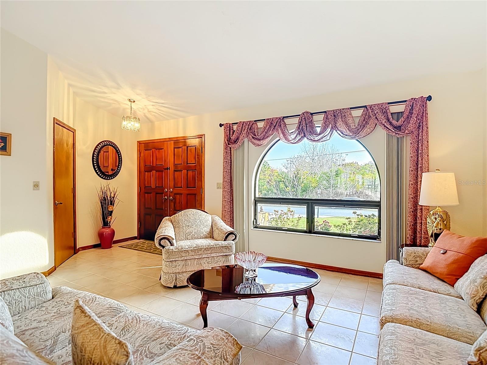 Listing photo id 10 for 133 Canby Circle