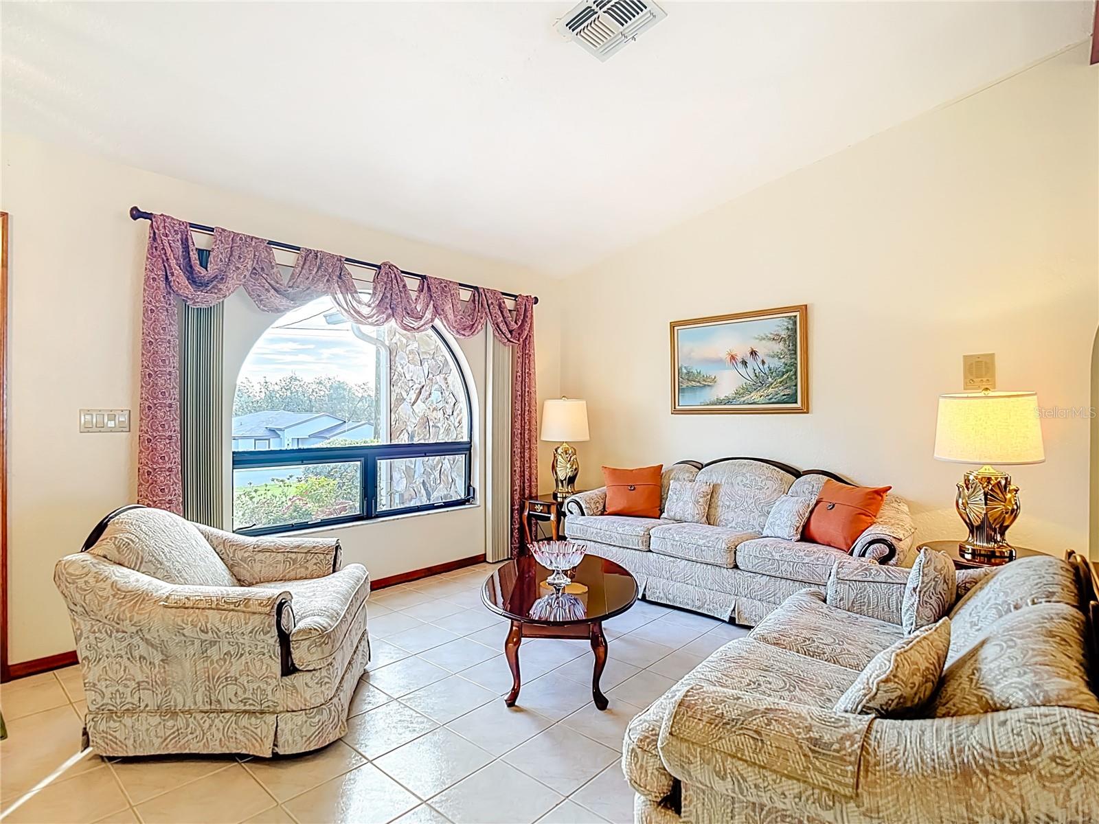 Listing photo id 11 for 133 Canby Circle