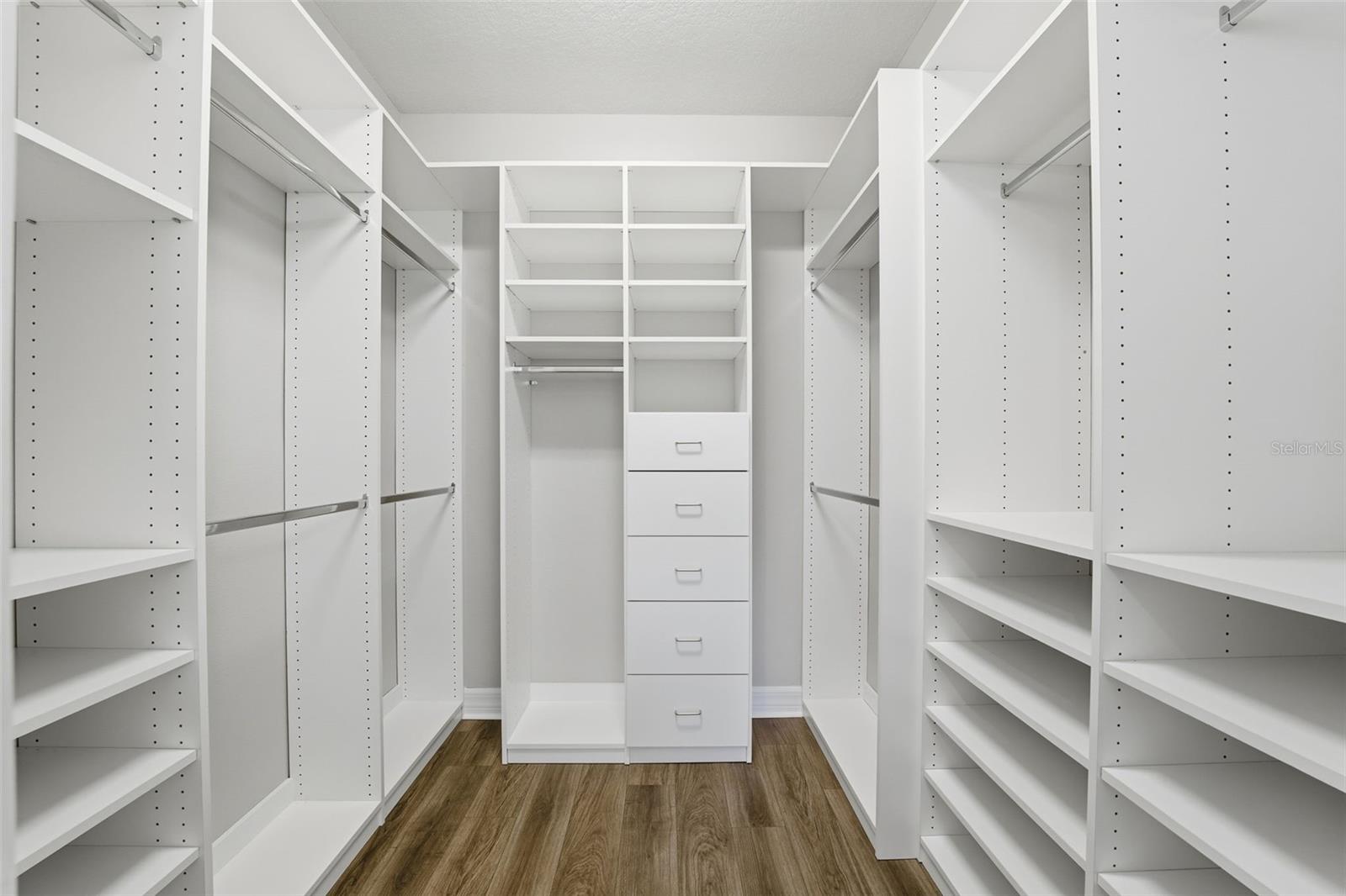 Image 17 of 33 For 19440 Ship Wheel Way