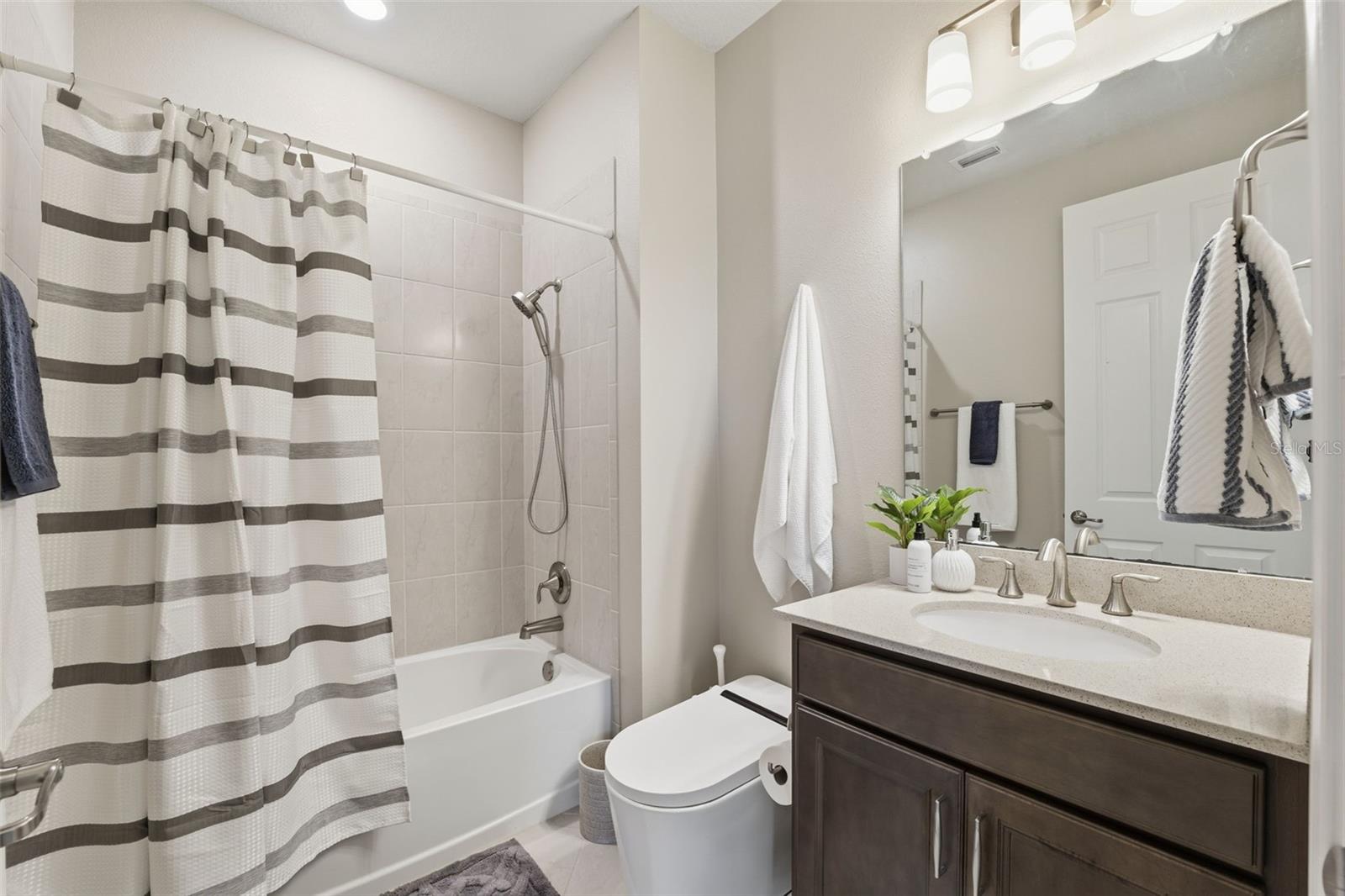 Image 19 of 33 For 19440 Ship Wheel Way