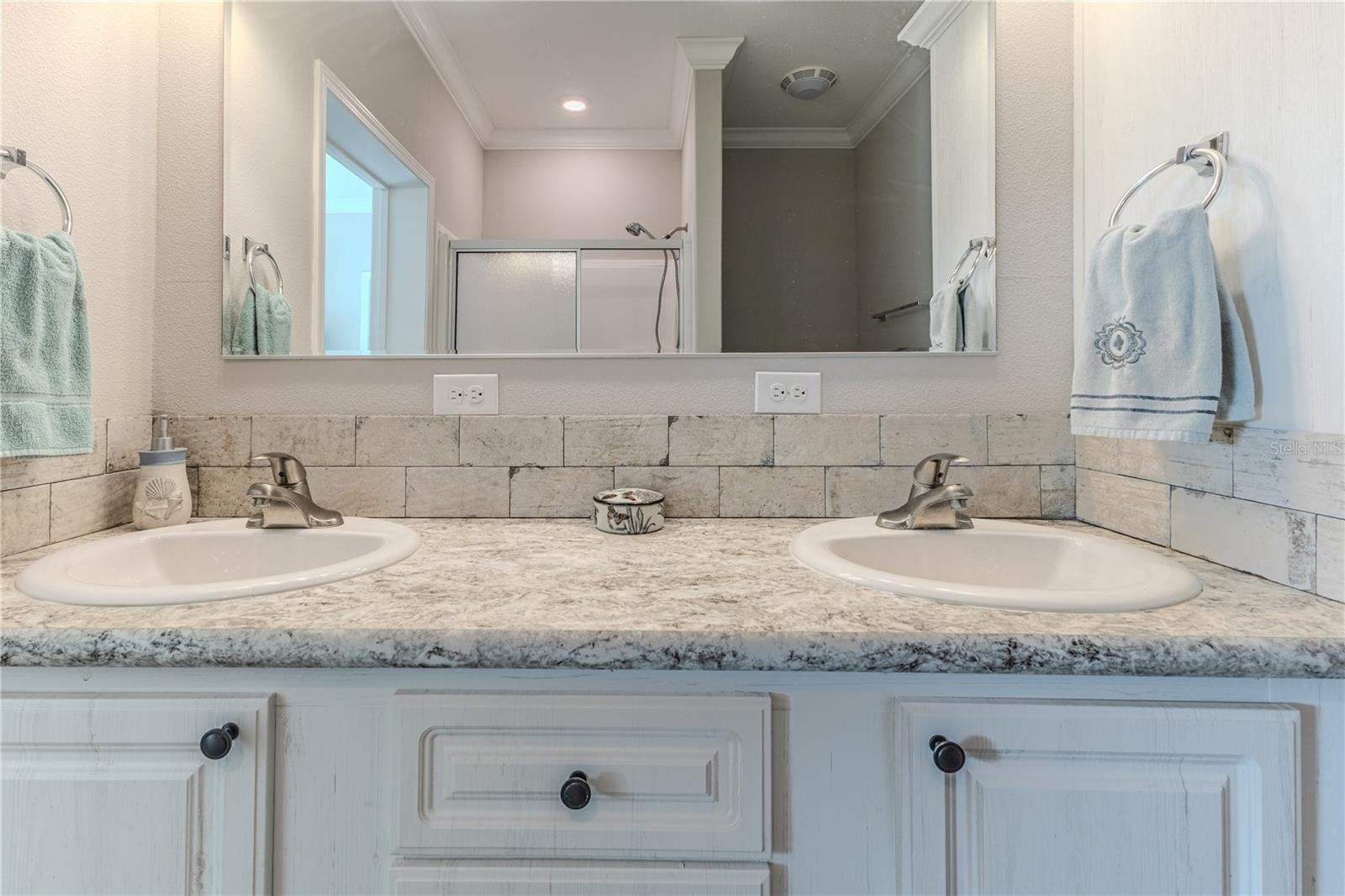 Image 34 of 64 For 3356 Oleander Drive