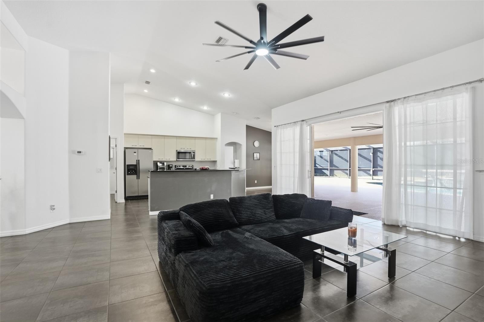 Image 11 of 64 For 186 Crestwood Avenue