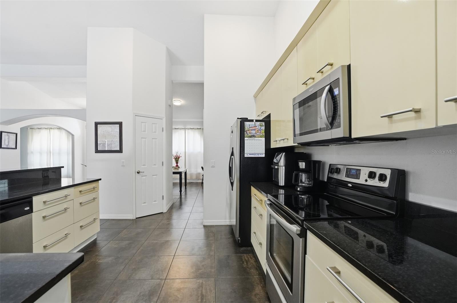 Image 13 of 64 For 186 Crestwood Avenue