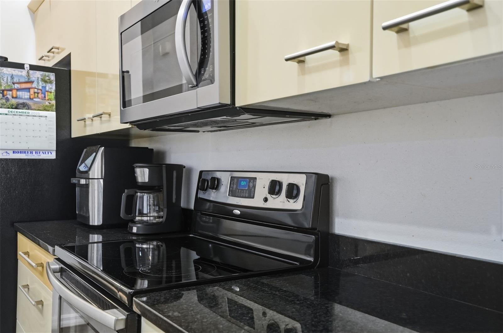 Image 15 of 64 For 186 Crestwood Avenue