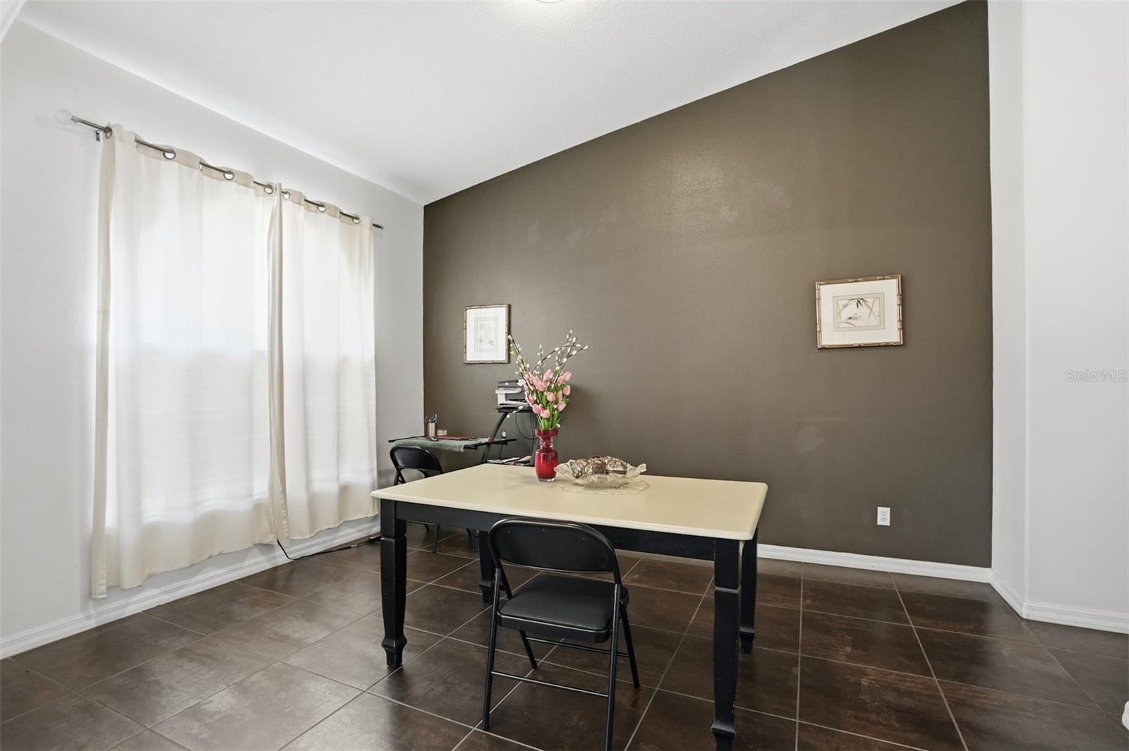 Image 18 of 64 For 186 Crestwood Avenue