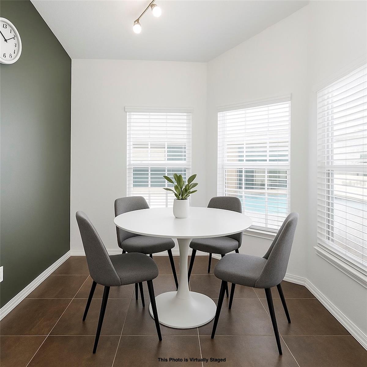 Image 21 of 64 For 186 Crestwood Avenue