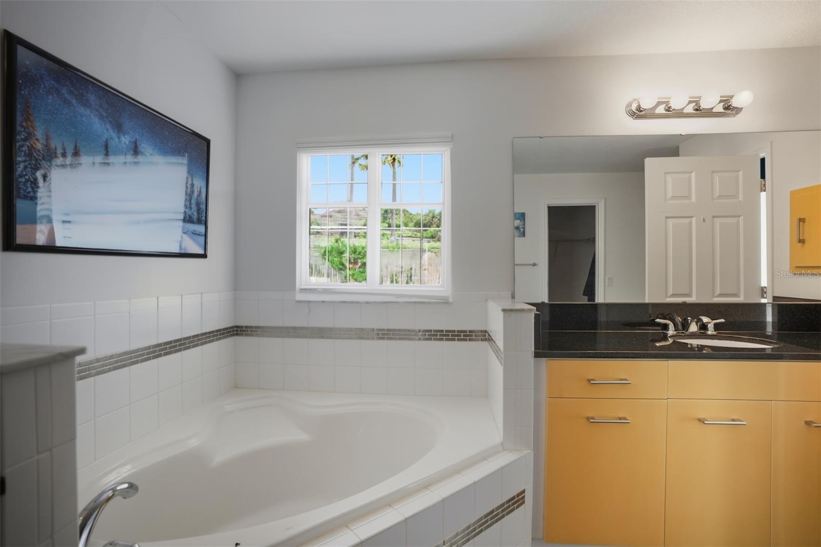 Image 37 of 64 For 186 Crestwood Avenue