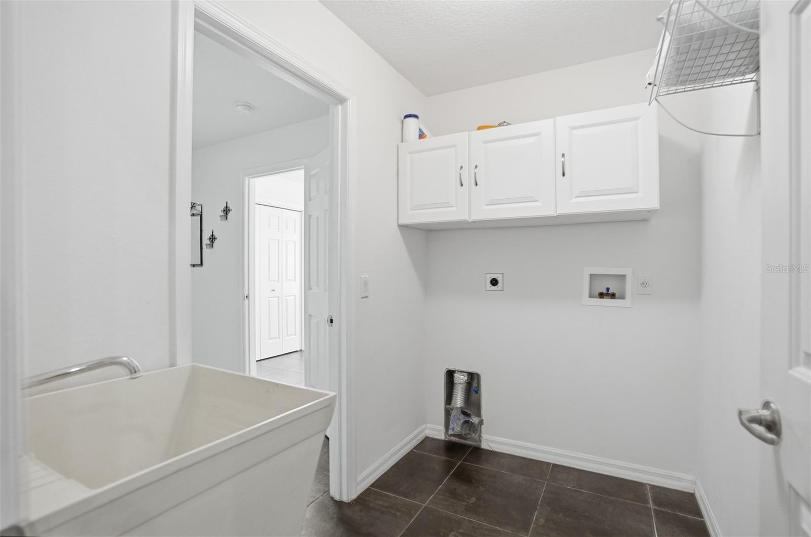 Image 39 of 64 For 186 Crestwood Avenue