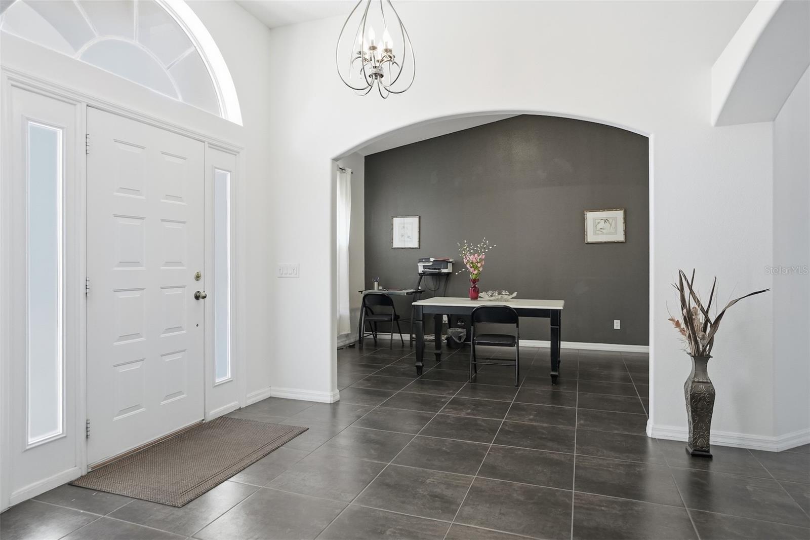 Image 4 of 64 For 186 Crestwood Avenue