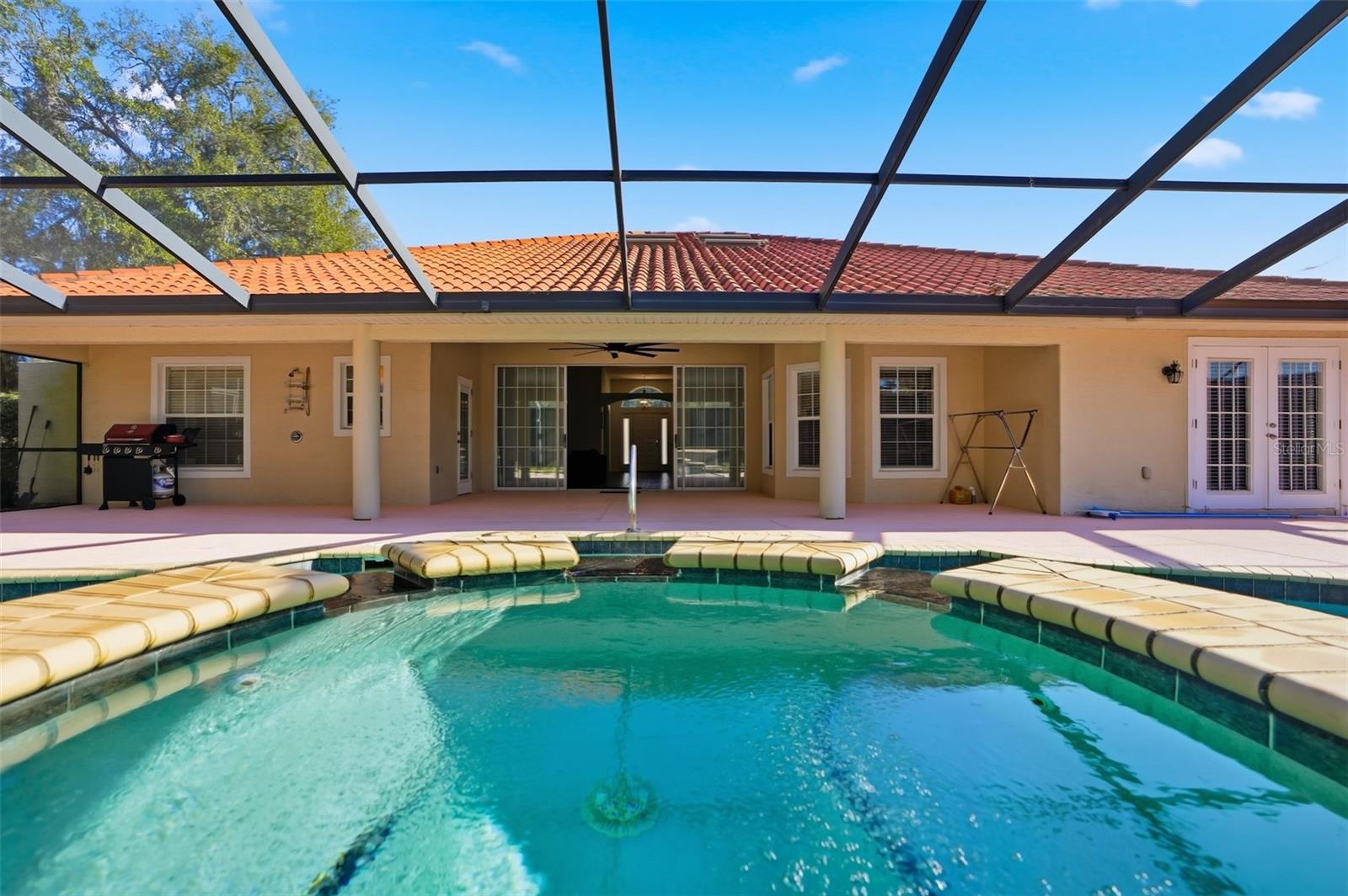 Image 46 of 64 For 186 Crestwood Avenue