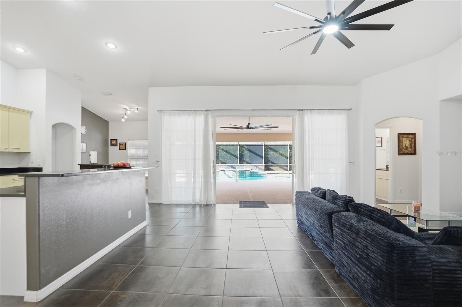 Image 7 of 64 For 186 Crestwood Avenue