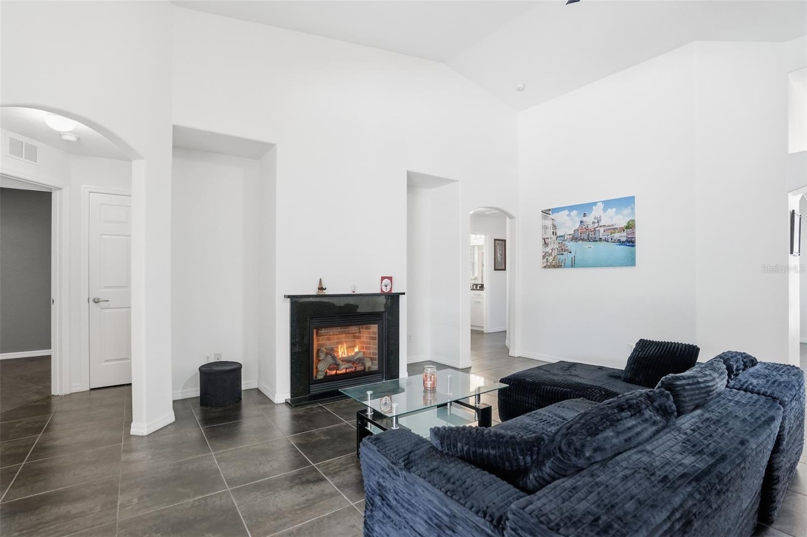 Image 9 of 64 For 186 Crestwood Avenue