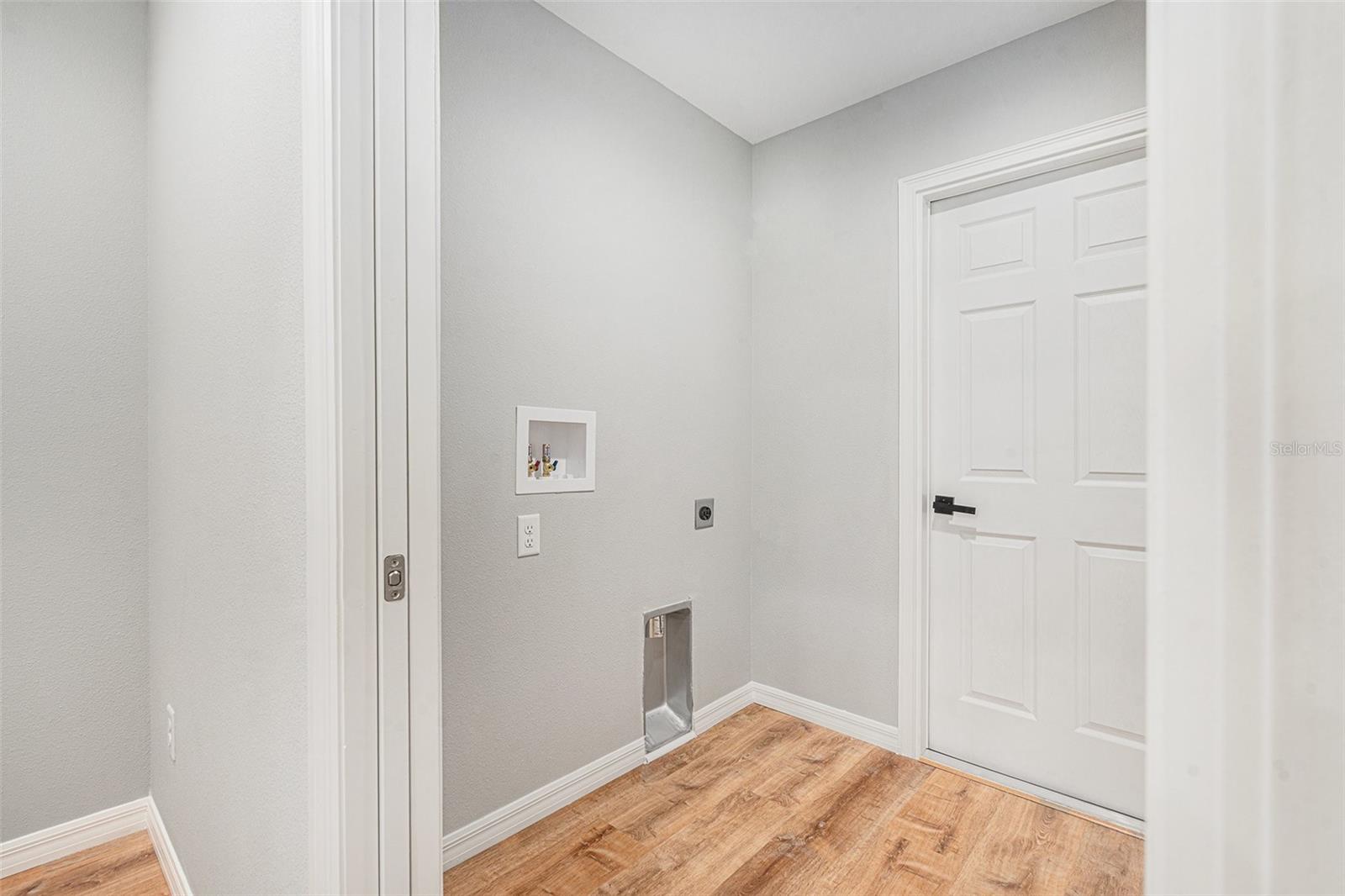 Image 18 of 27 For 7948 Santos Drive