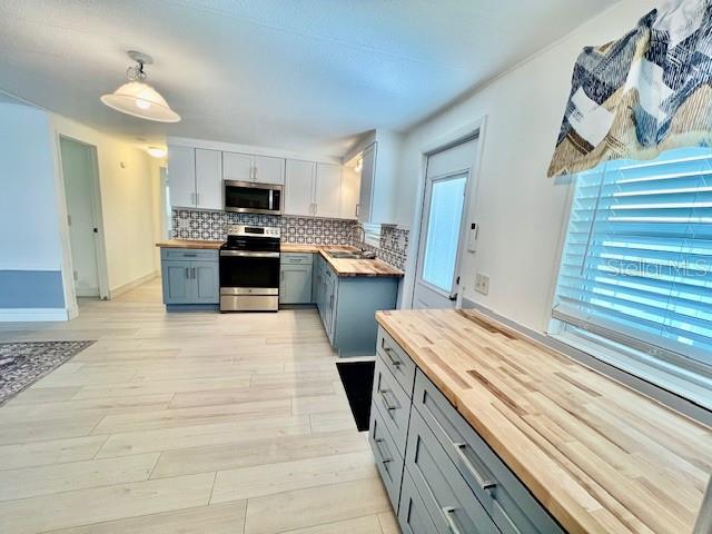 Image 18 of 54 For 10810 Freedom Drive