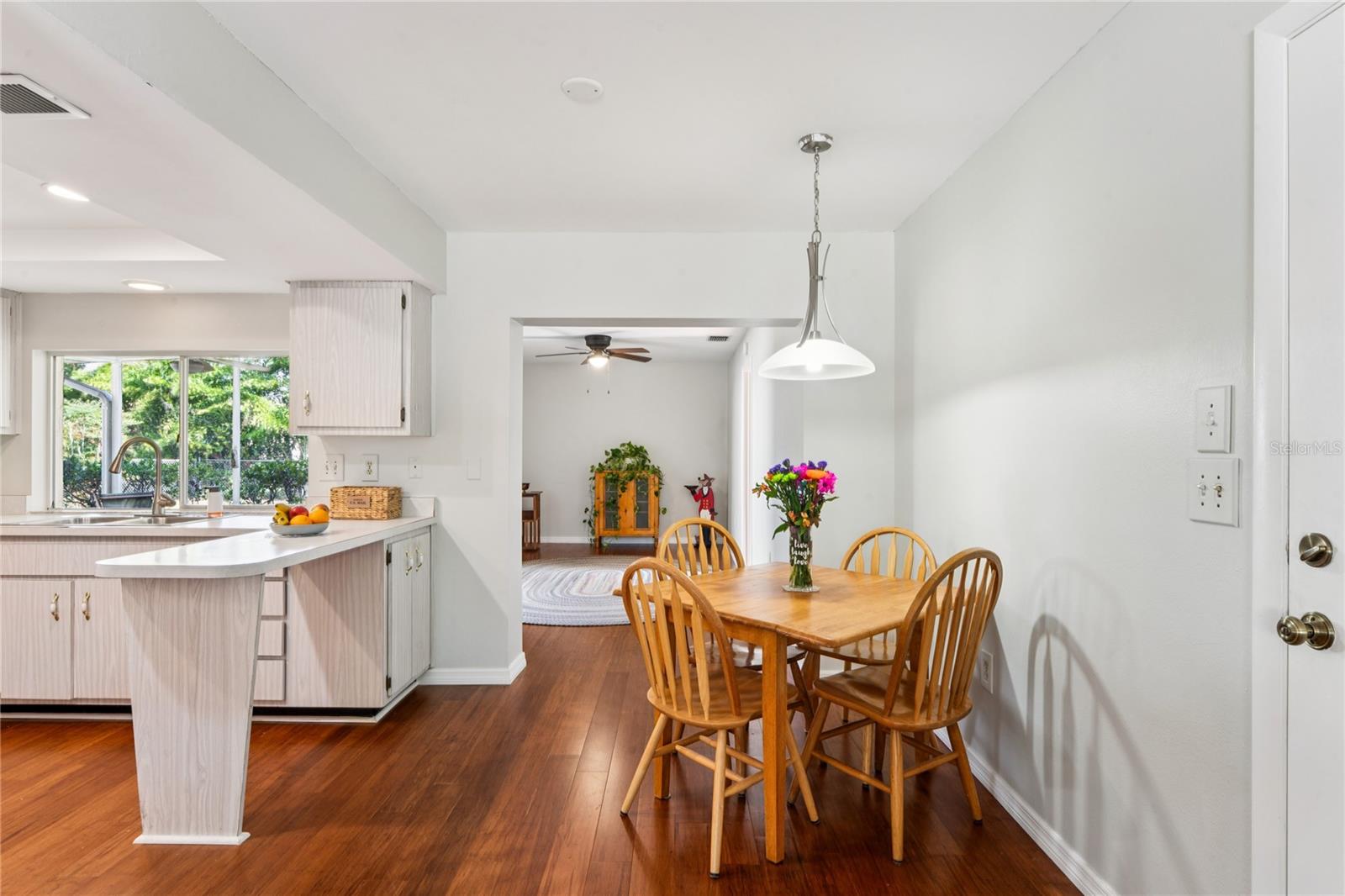 Listing photo id 8 for 12906 Sandburst Lane