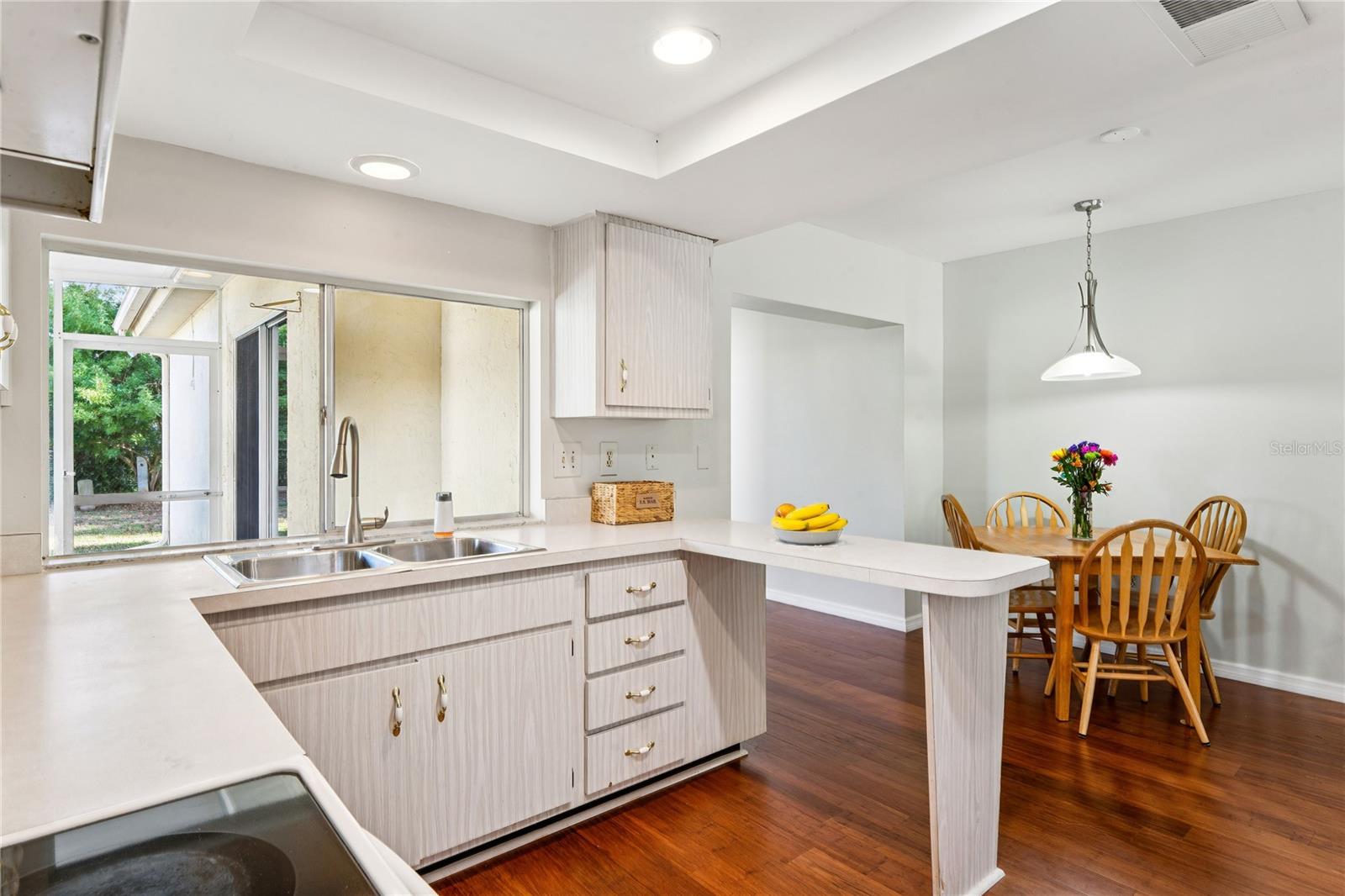 Listing photo id 11 for 12906 Sandburst Lane