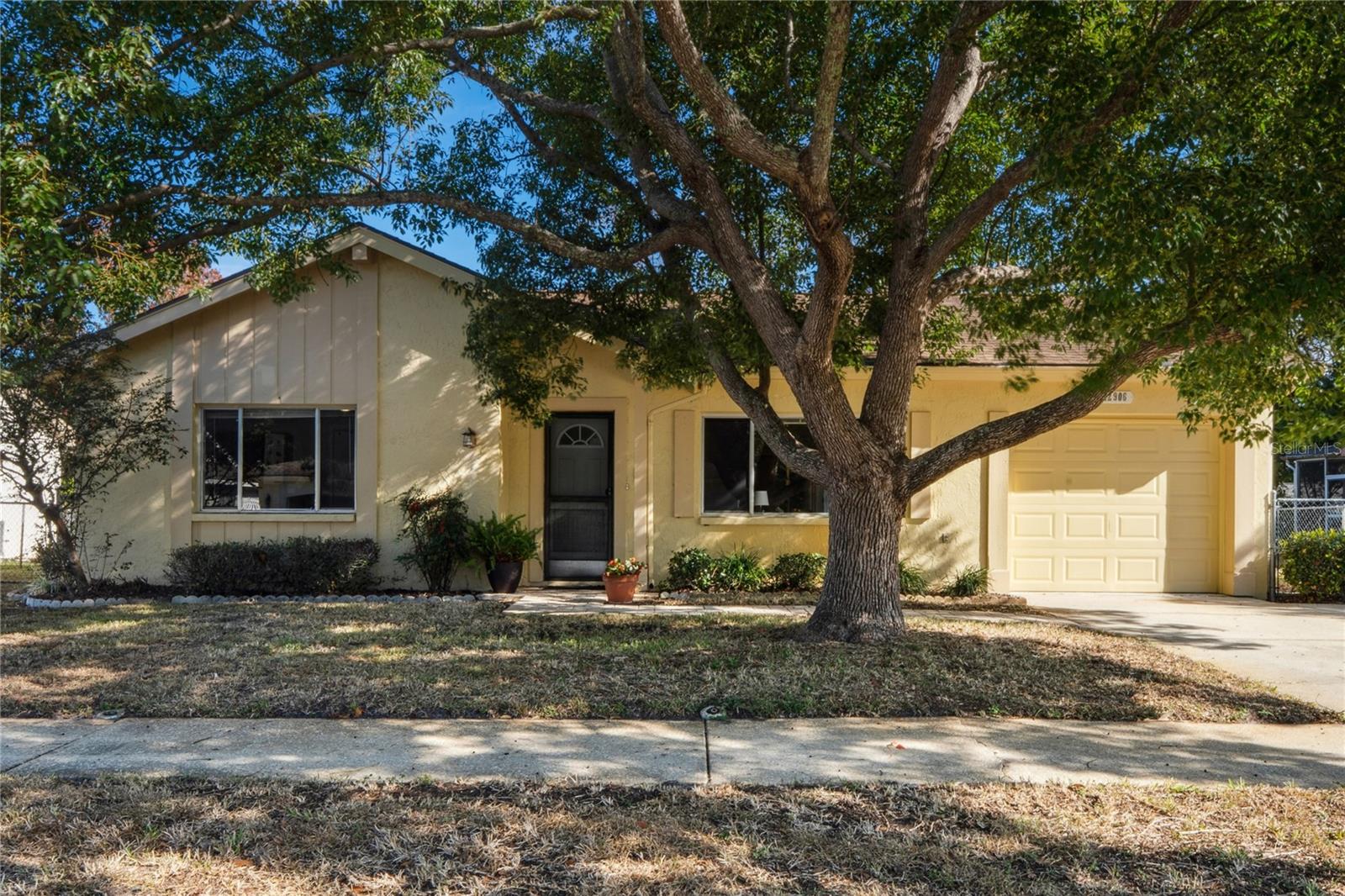 Listing photo id 0 for 12906 Sandburst Lane
